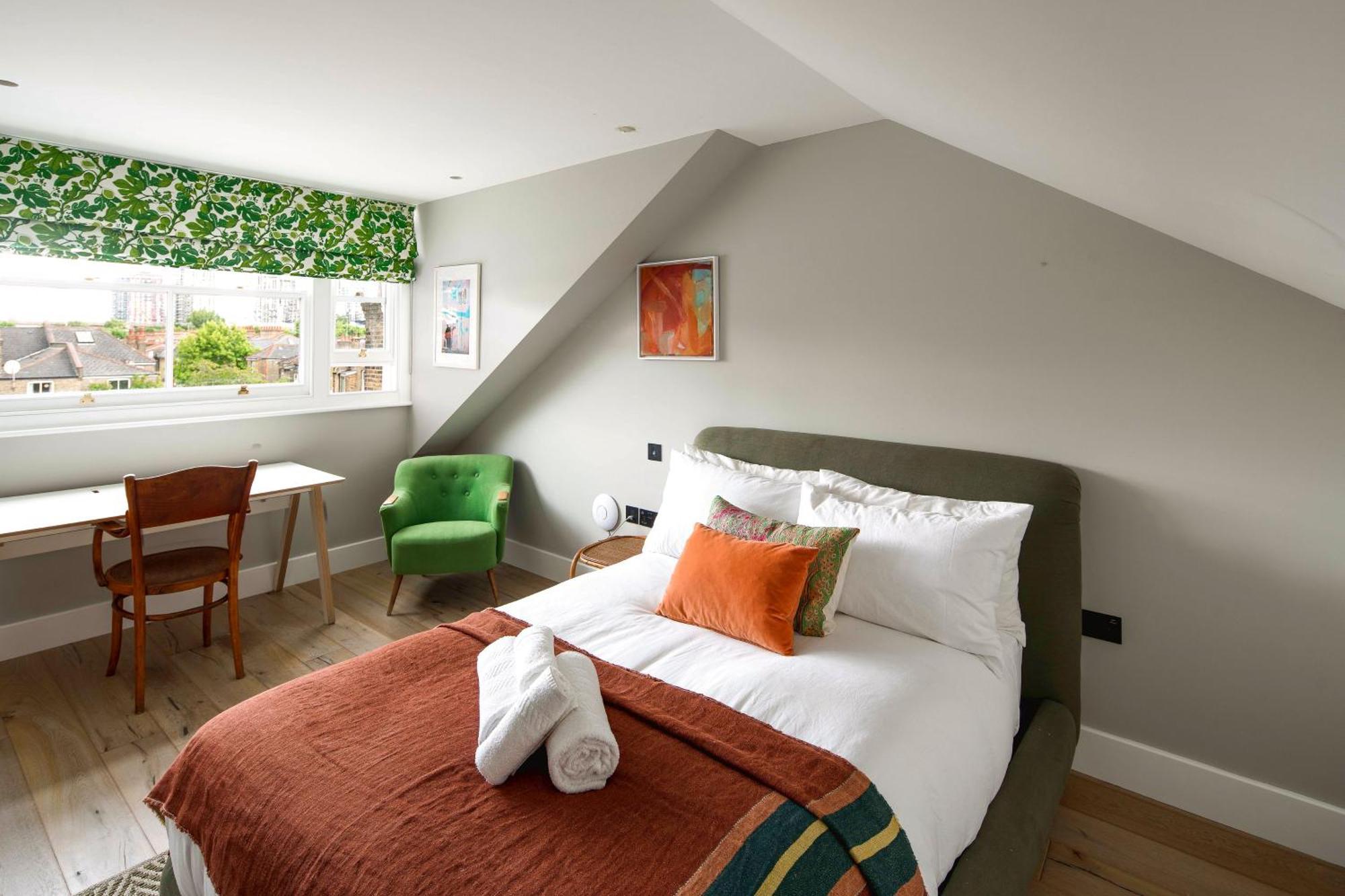 Stylish 4-bedroom Near Notting Hill *