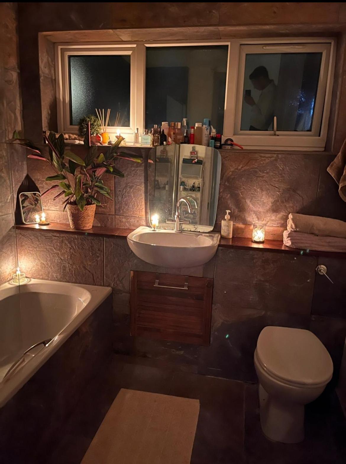 Heartwarming And Vibrant Private In Unit