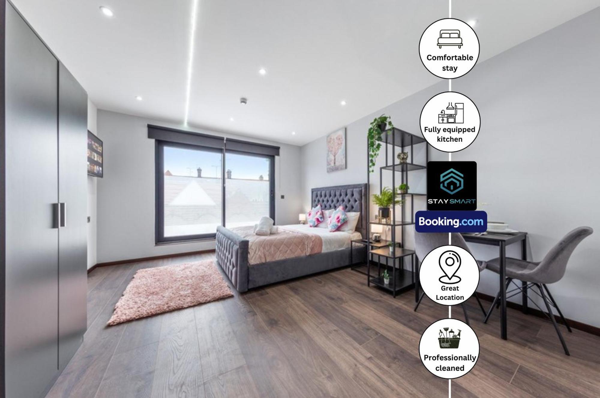 Stylish By Smart Short Lets & Serviced Woodstock With Free Wifi Appartement