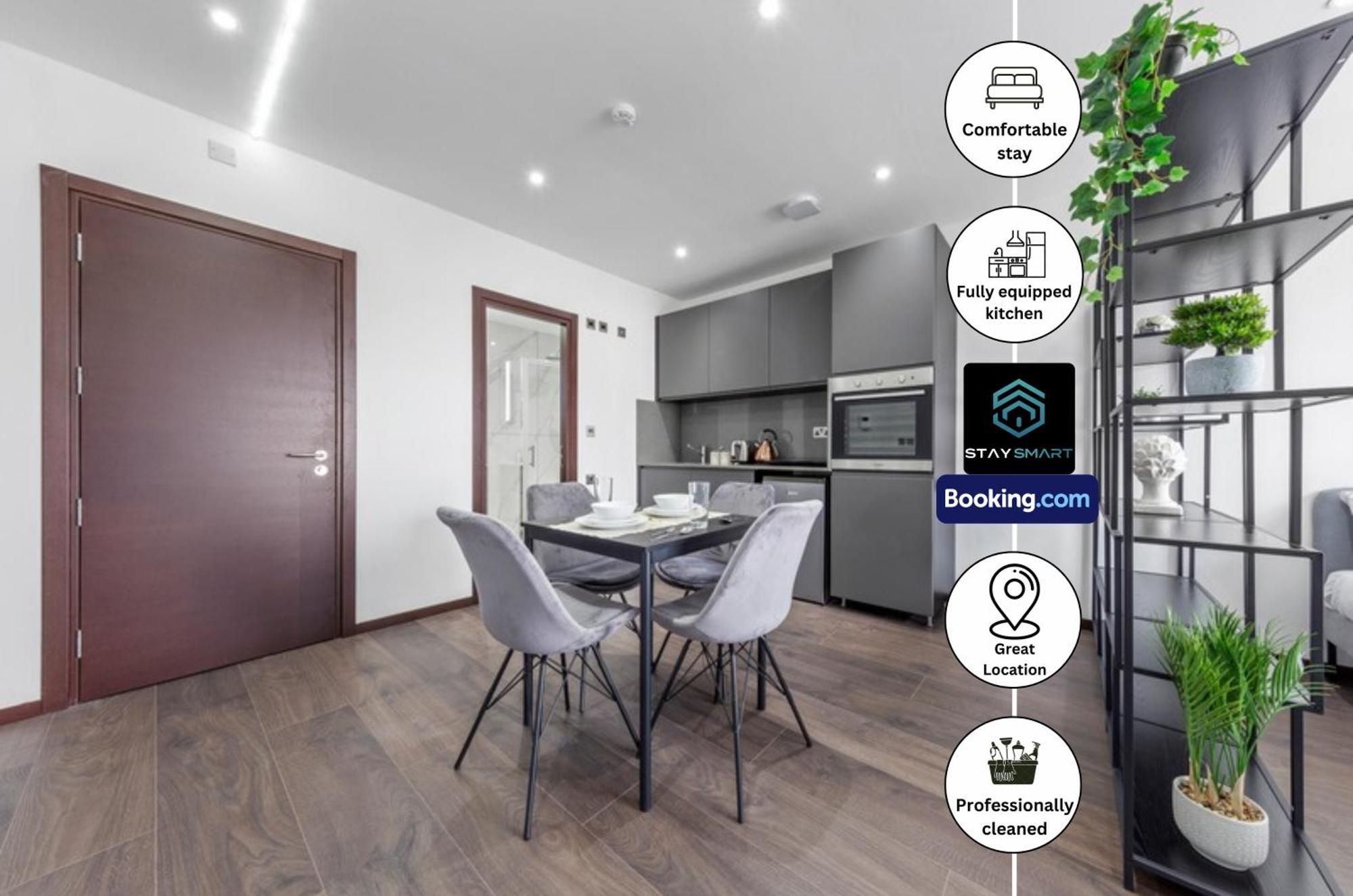 Stylish By Smart Short Lets & Serviced Woodstock With Free Wifi Appartement Londres