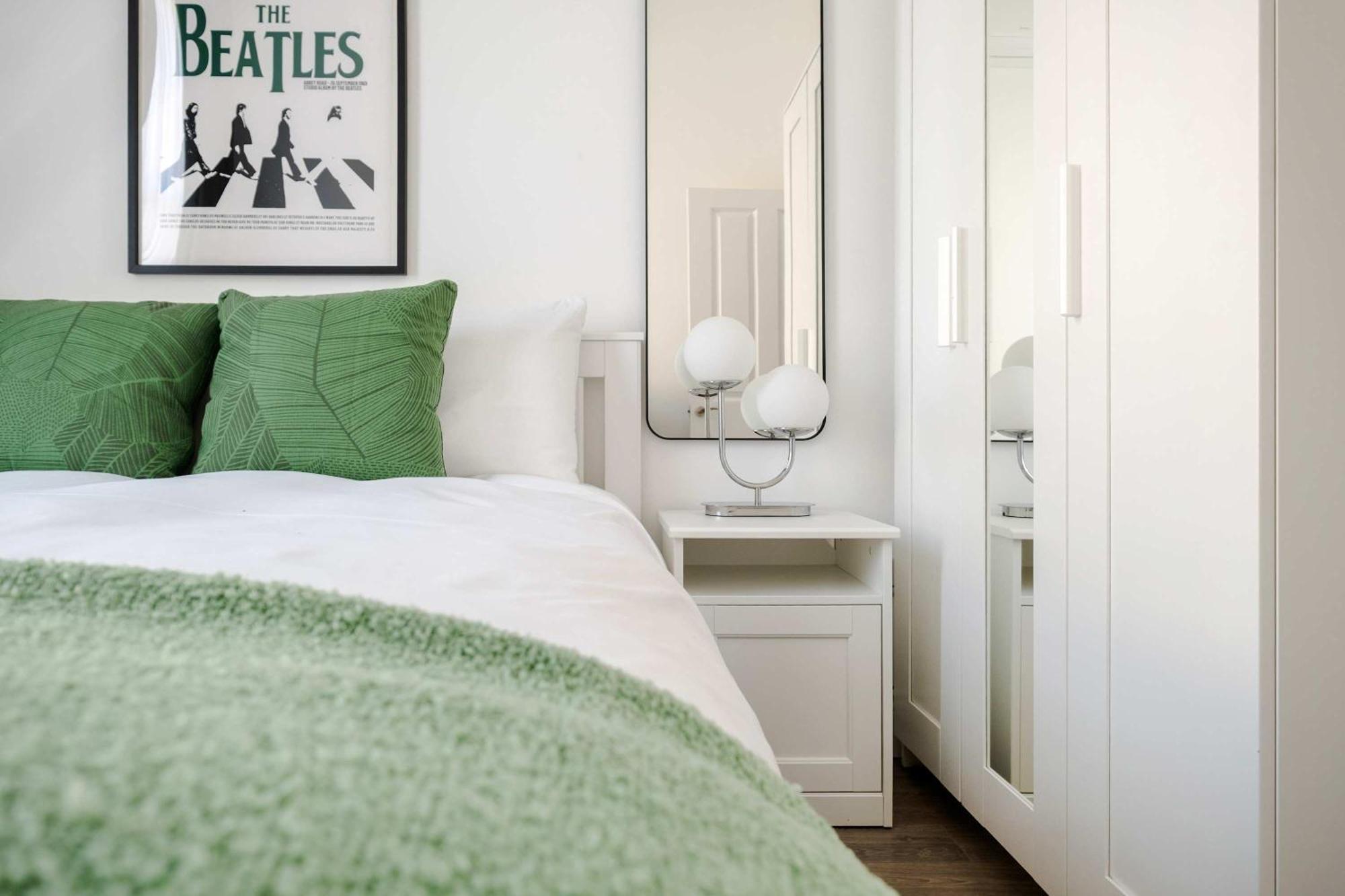 Luxury 4 Bedroom In Appartement *