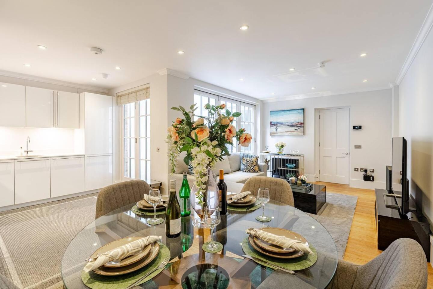 Lavish Designer 3 Bed Near Oxford Street *