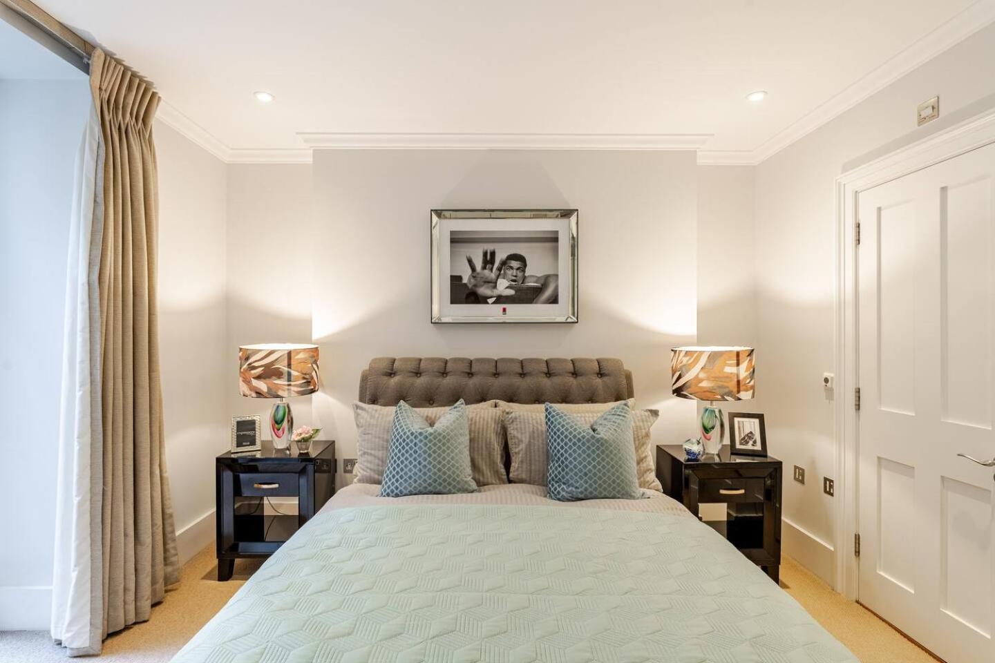 Lavish Designer 3 Bed Near Oxford Street *