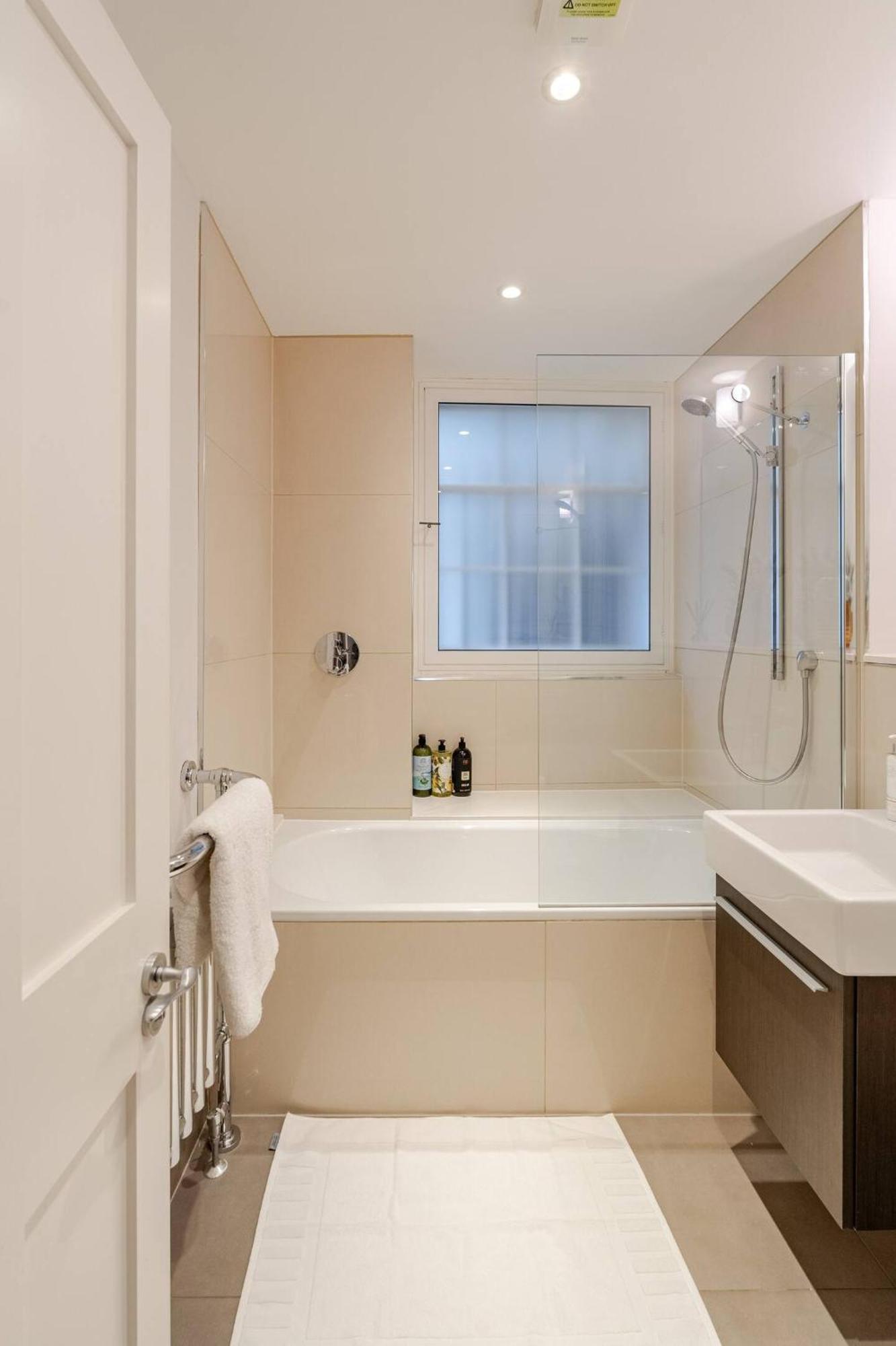 Lavish Designer 3 Bed Near Oxford Street *