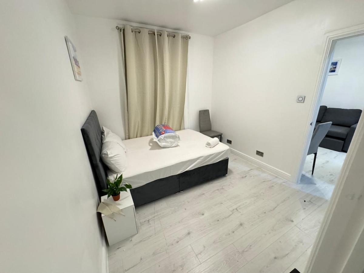 One Bedroom Flat 2nd Floor Victoria Appartement *