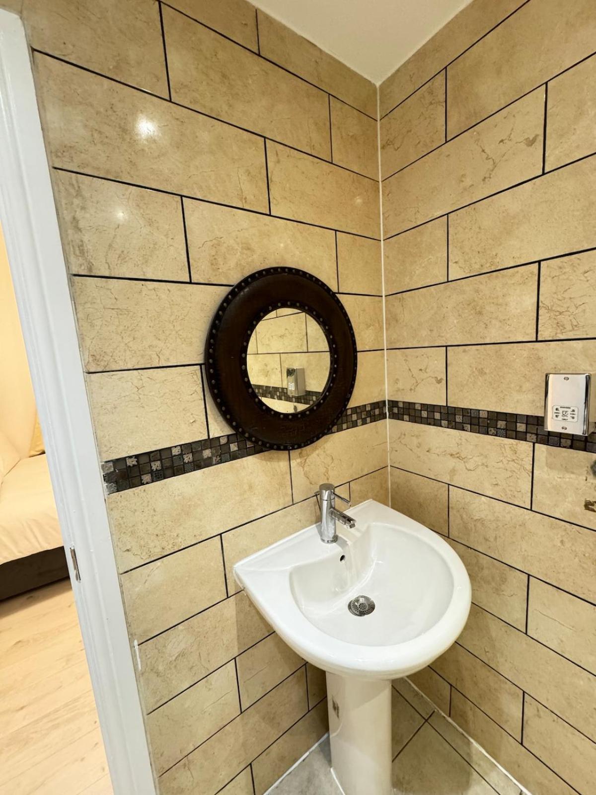 One Bedroom Flat 2nd Floor Victoria * Londres