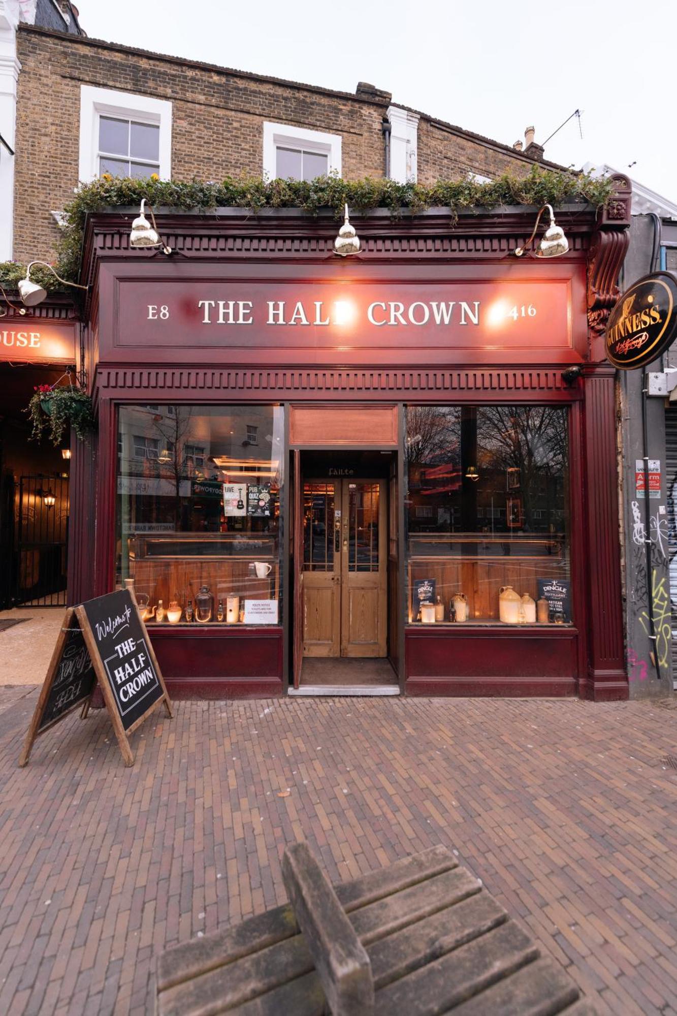 The Crown Pub & 4*