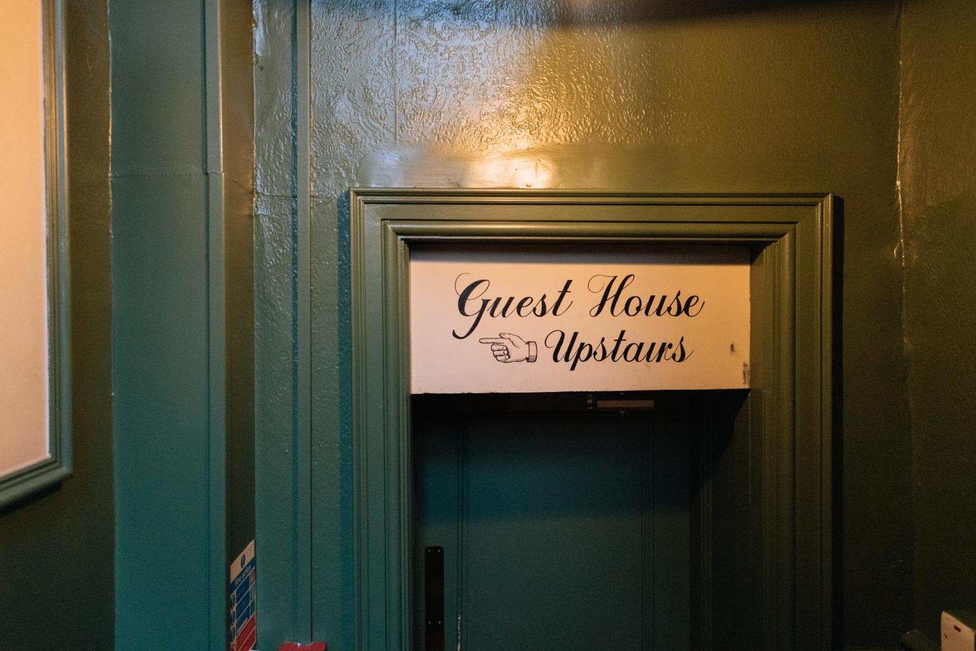 The Crown Pub & 4* Londres