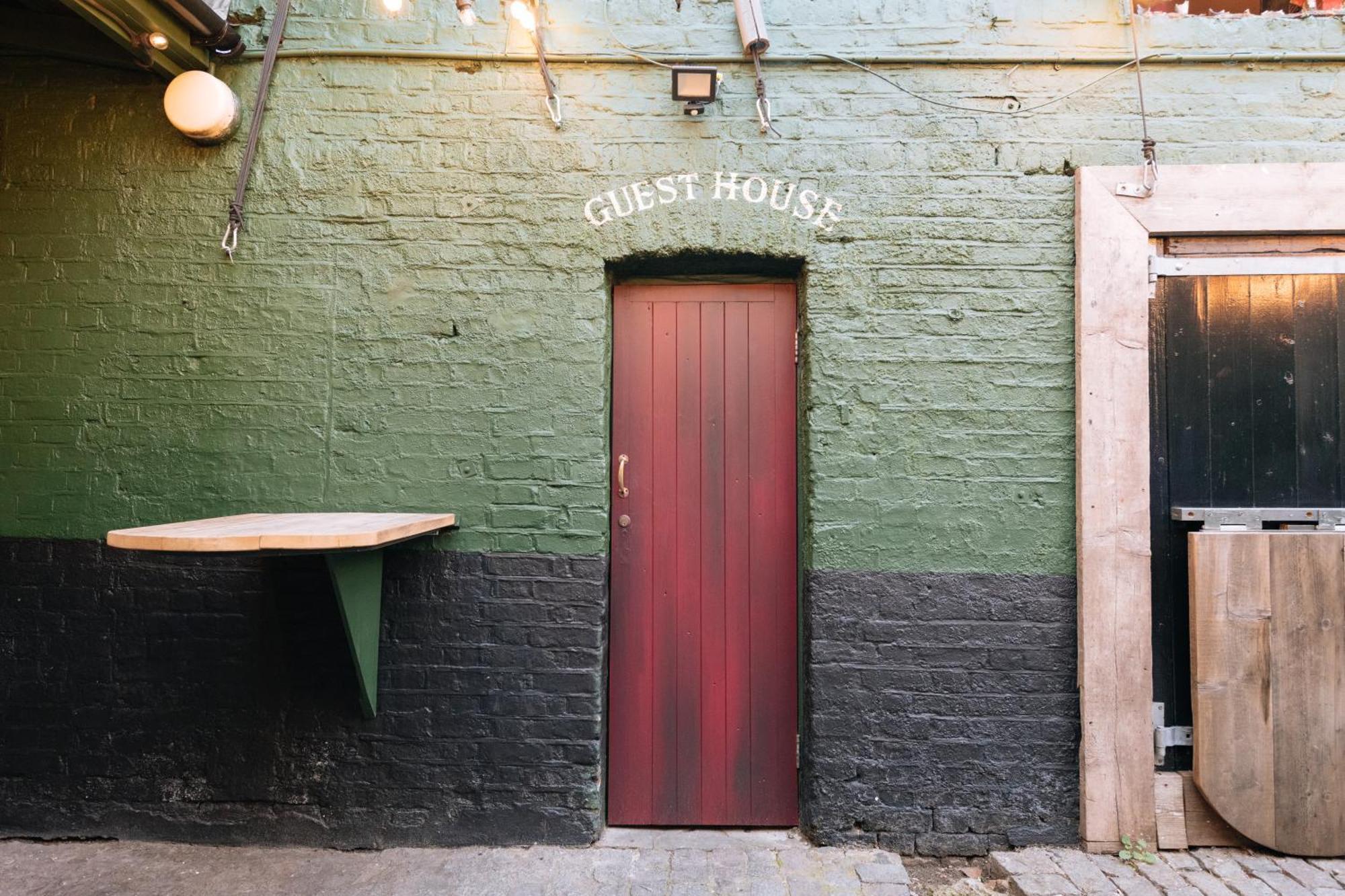 The Crown Pub & Maison d'hôtes