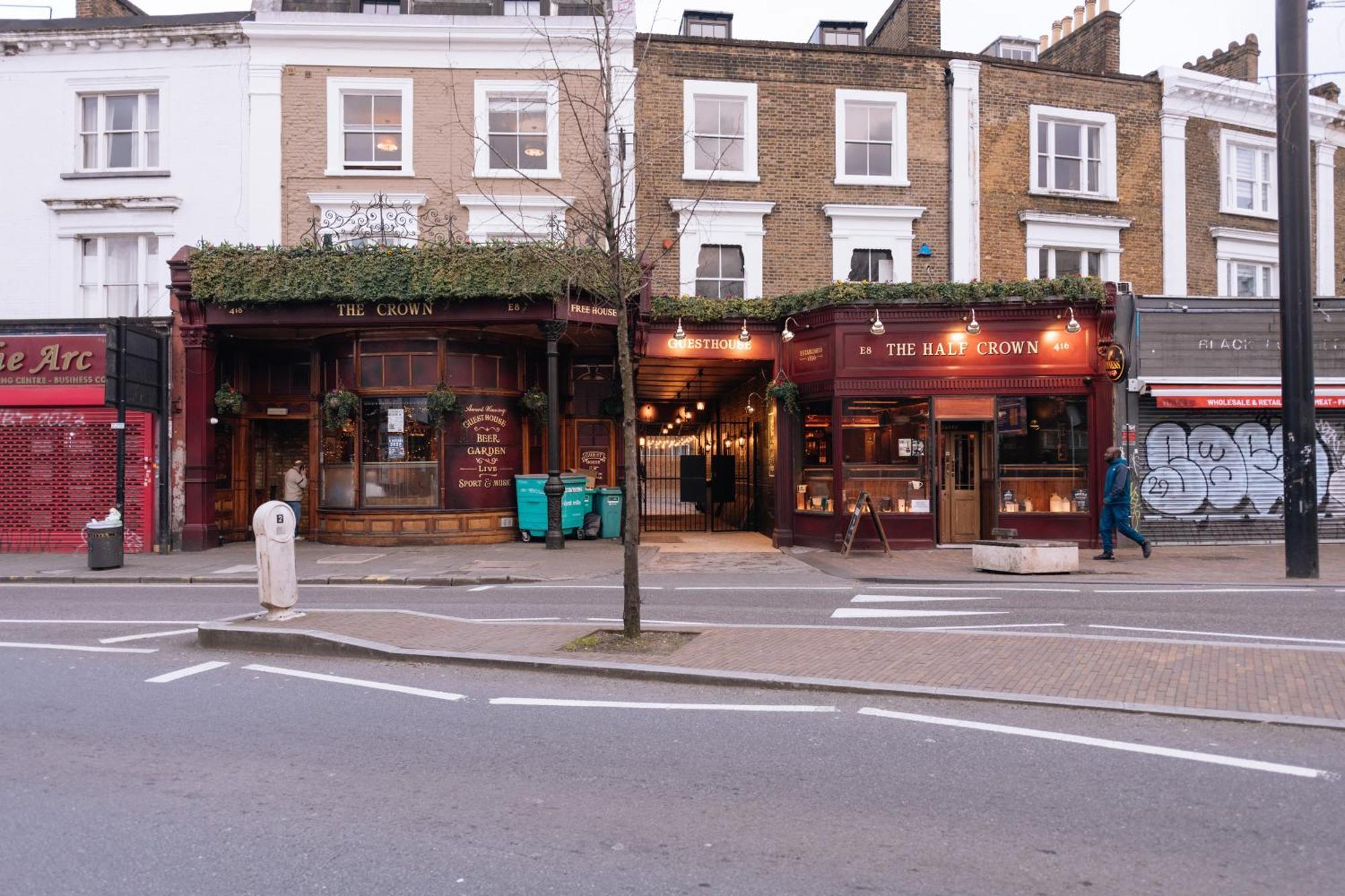 The Crown Pub & Maison d'hôtes