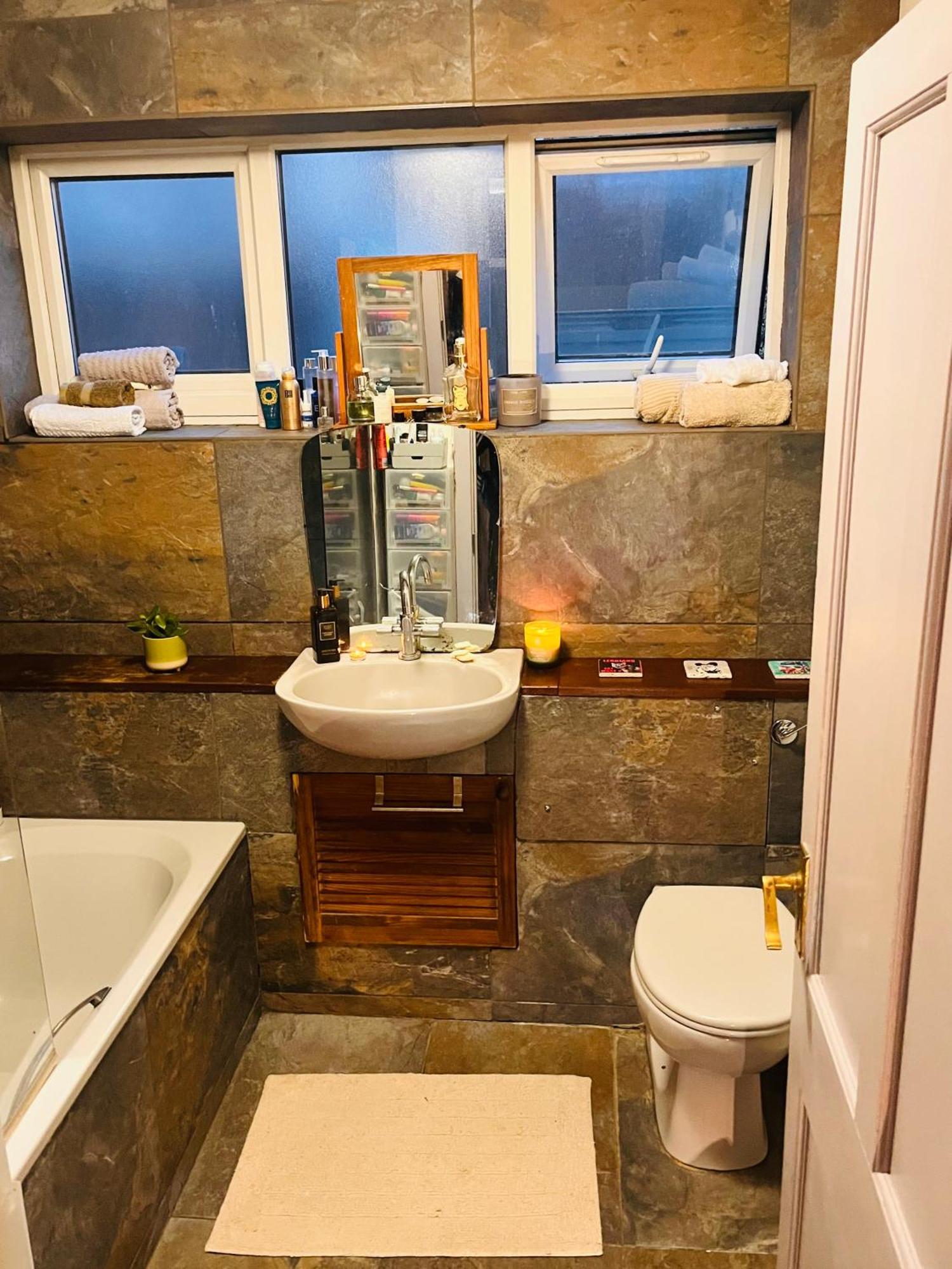 Appartement Heartwarming And Vibrant Private In Unit *