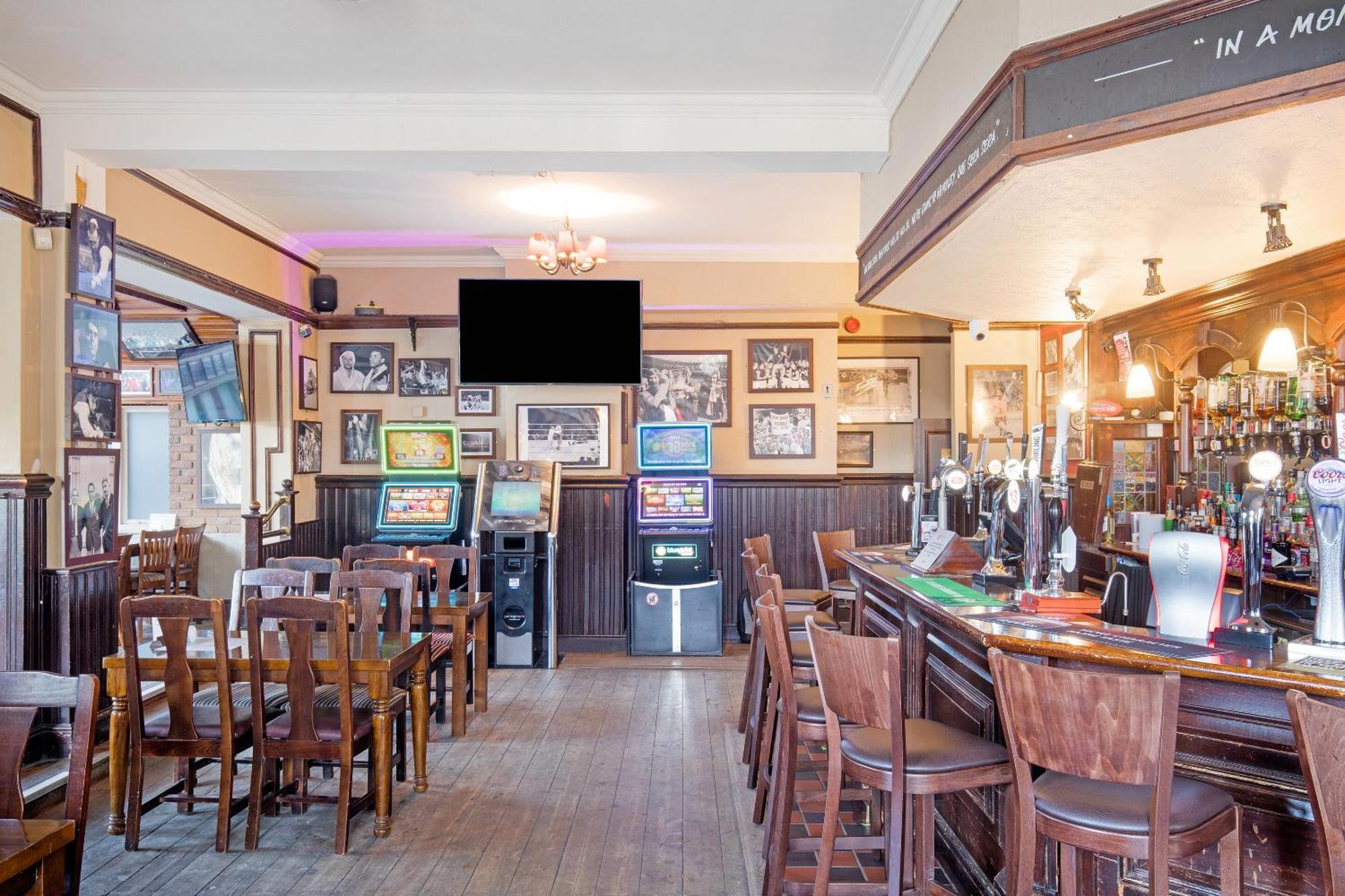 Hotel Oyo The Man Pub And 3*