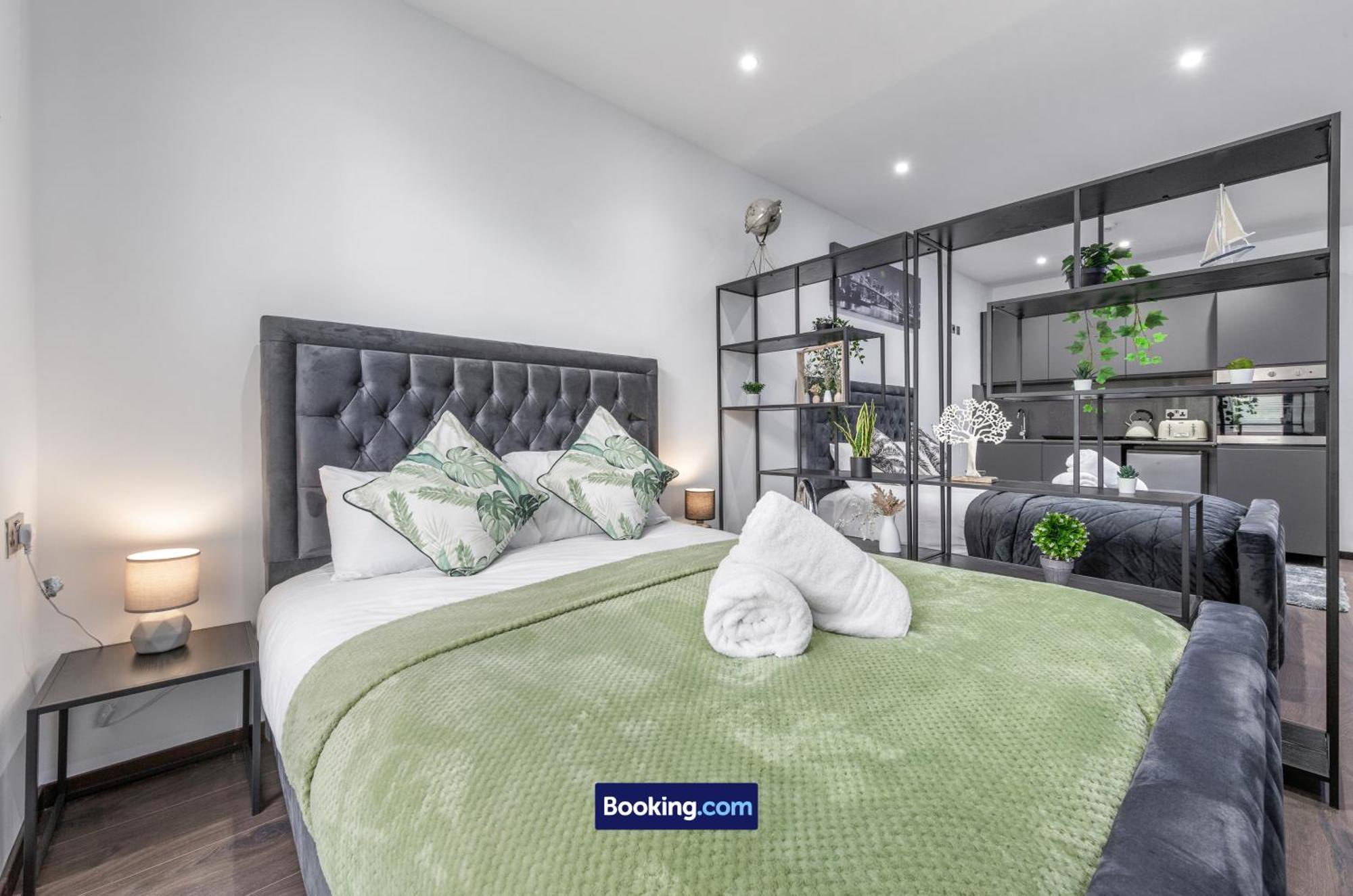 Stylish By Smart Short Lets & Serviced Woodstock With Free Wifi Appartement *