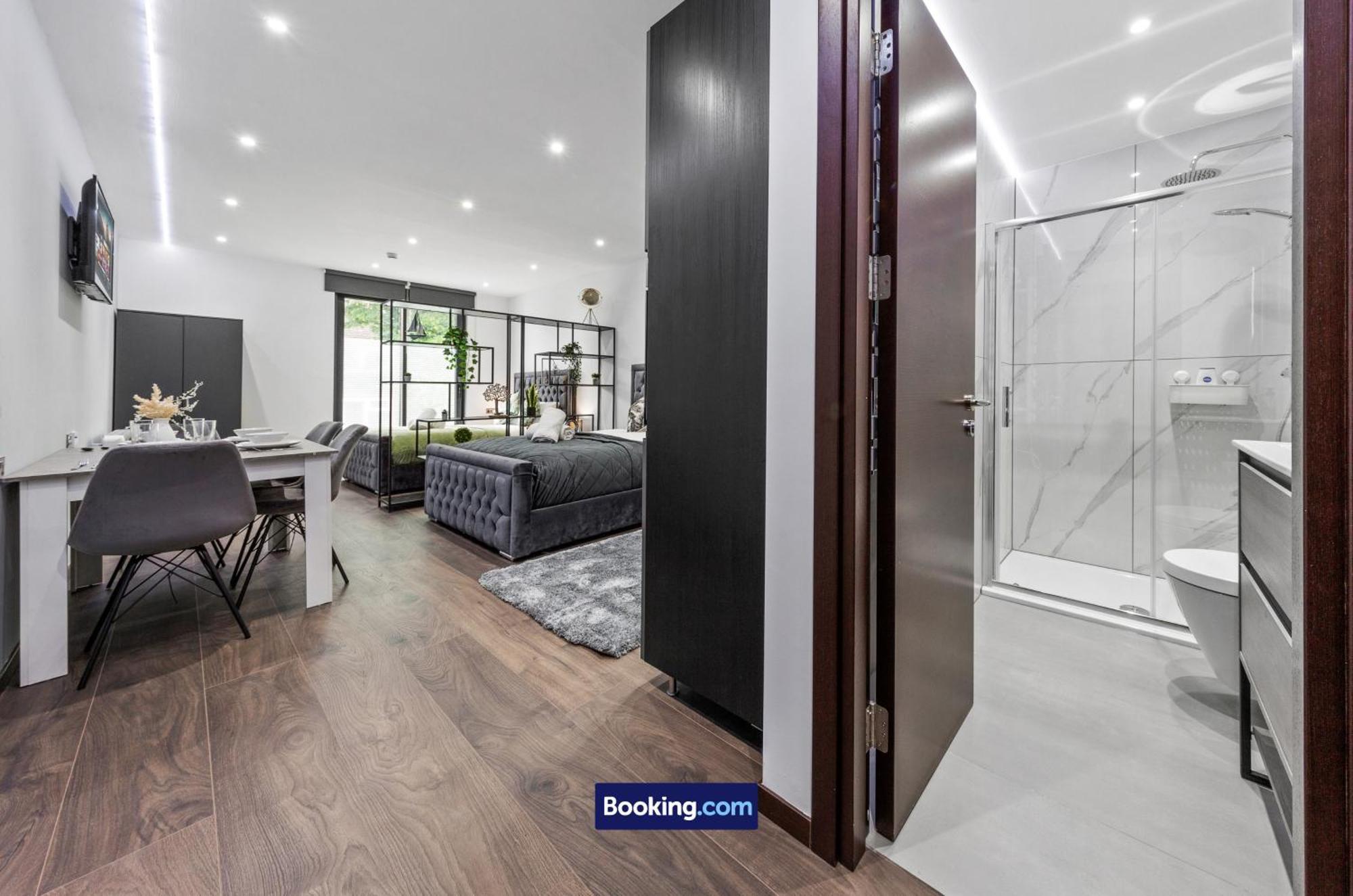 Stylish By Smart Short Lets & Serviced Woodstock With Free Wifi Appartement *