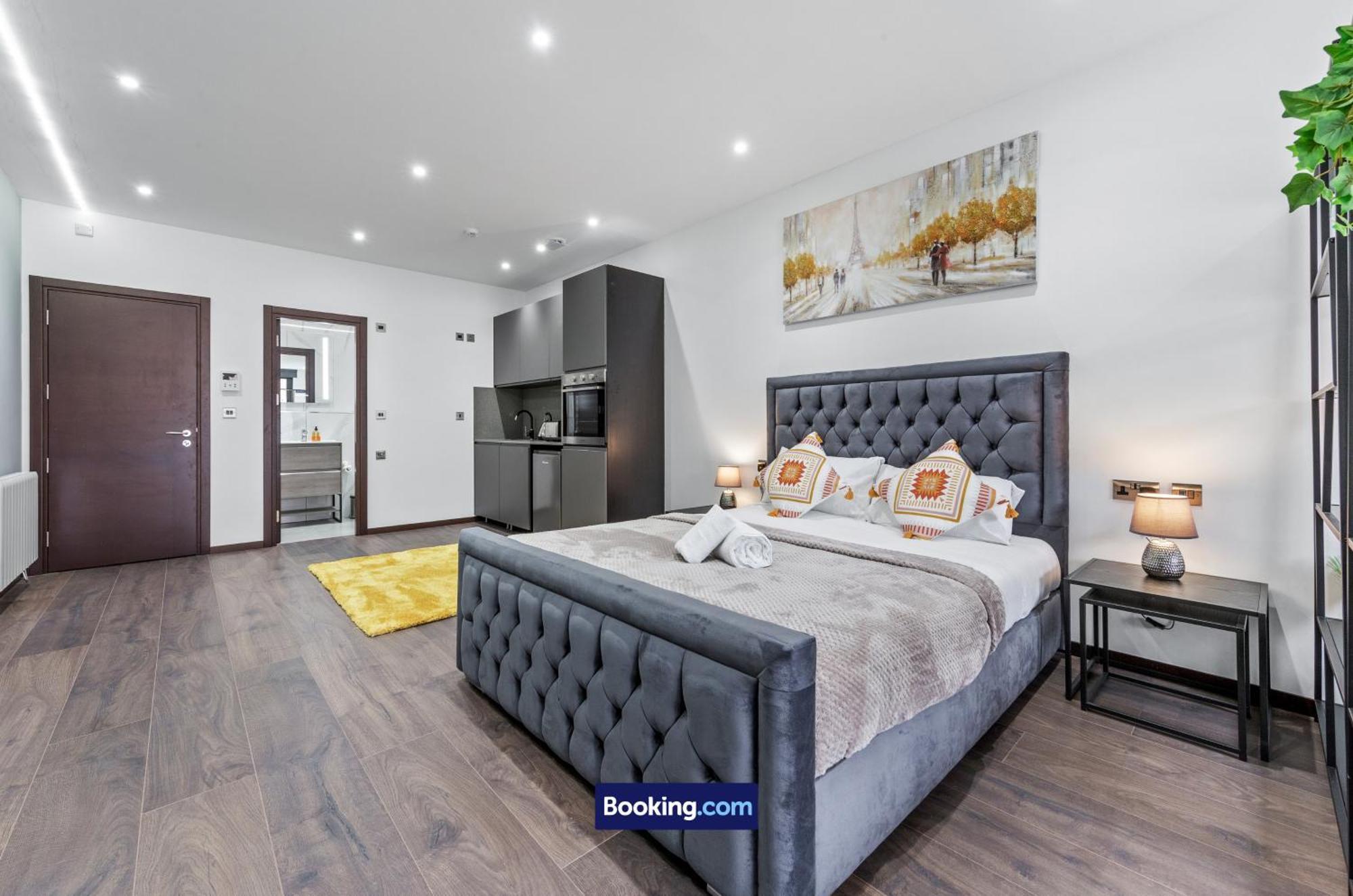 Stylish By Smart Short Lets & Serviced Woodstock With Free Wifi Appartement *