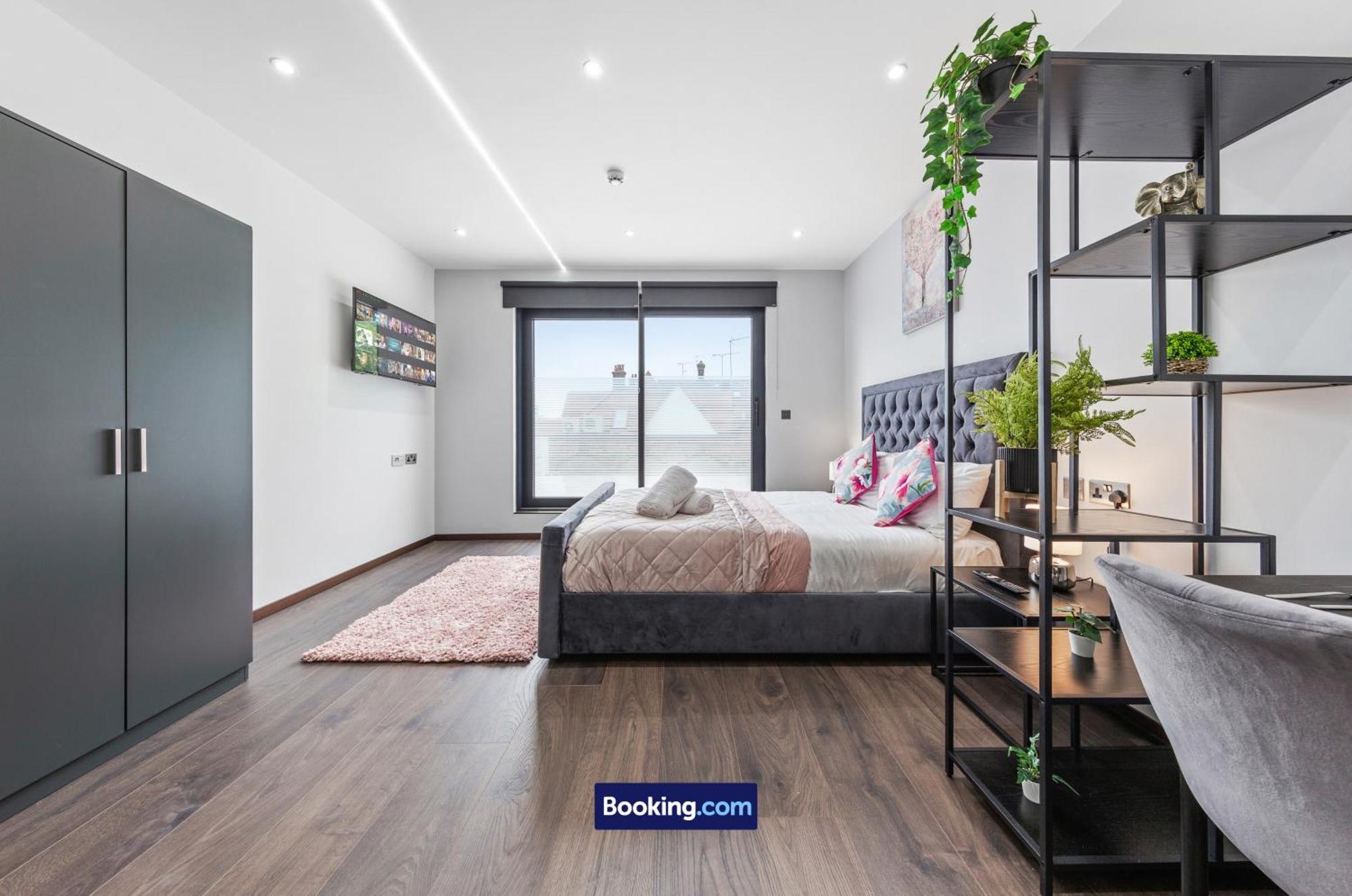 Stylish By Smart Short Lets & Serviced Woodstock With Free Wifi Appartement