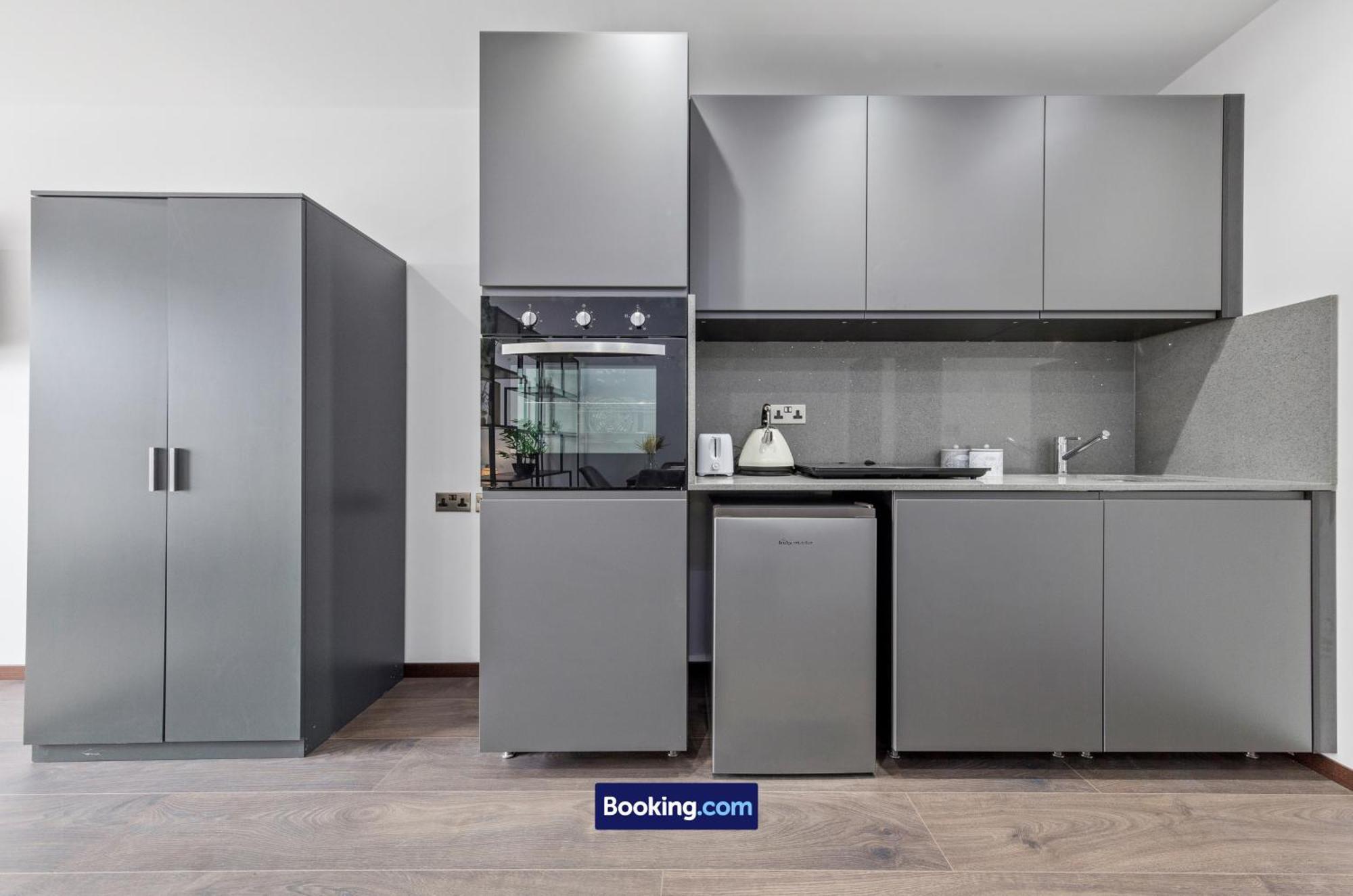 Stylish By Smart Short Lets & Serviced Woodstock With Free Wifi * Londres