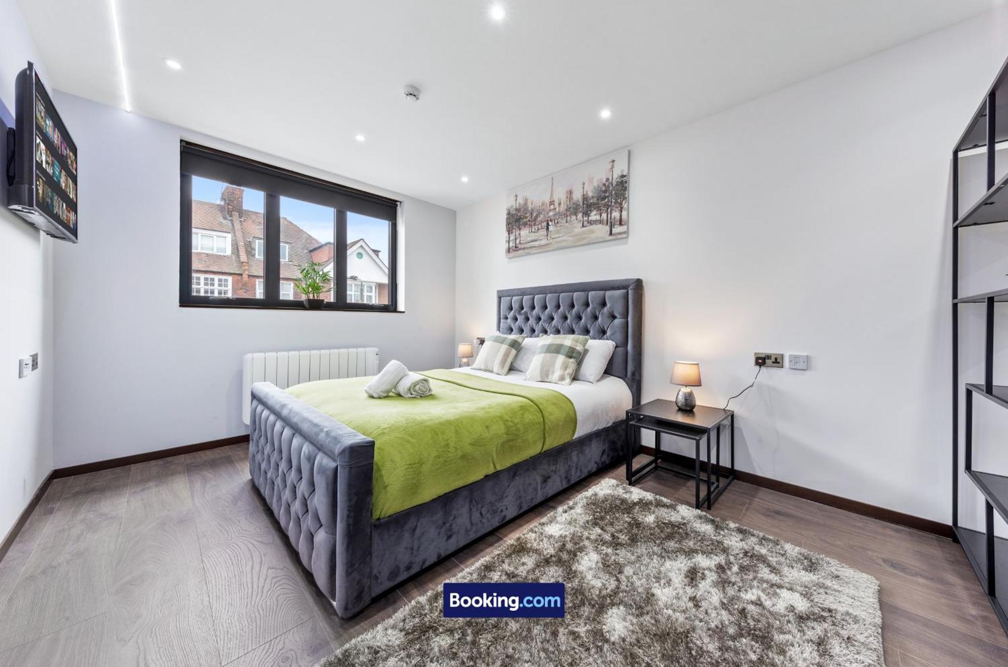Stylish By Smart Short Lets & Serviced Woodstock With Free Wifi Appartement Londres
