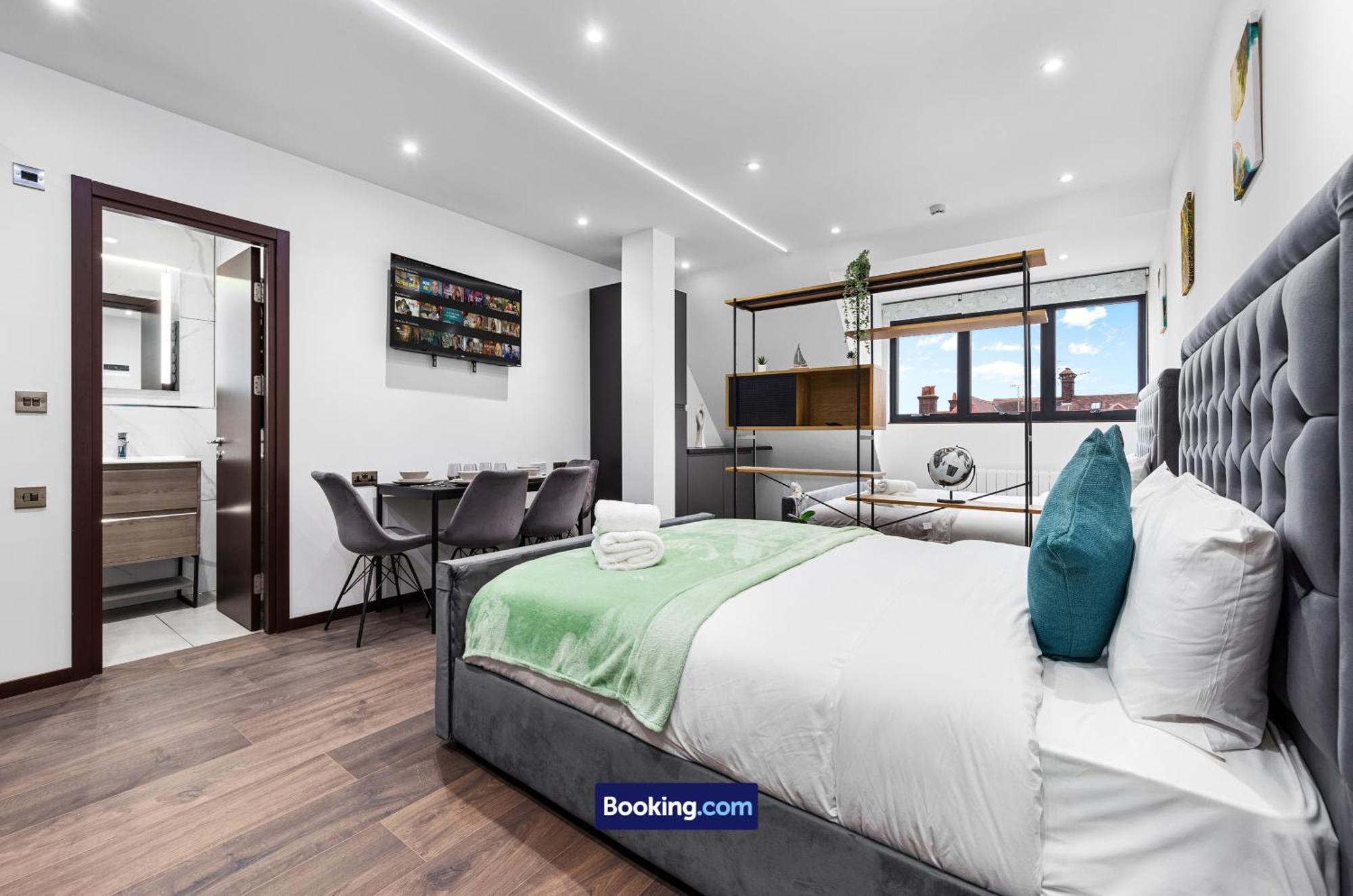 Stylish By Smart Short Lets & Serviced Woodstock With Free Wifi Appartement Londres