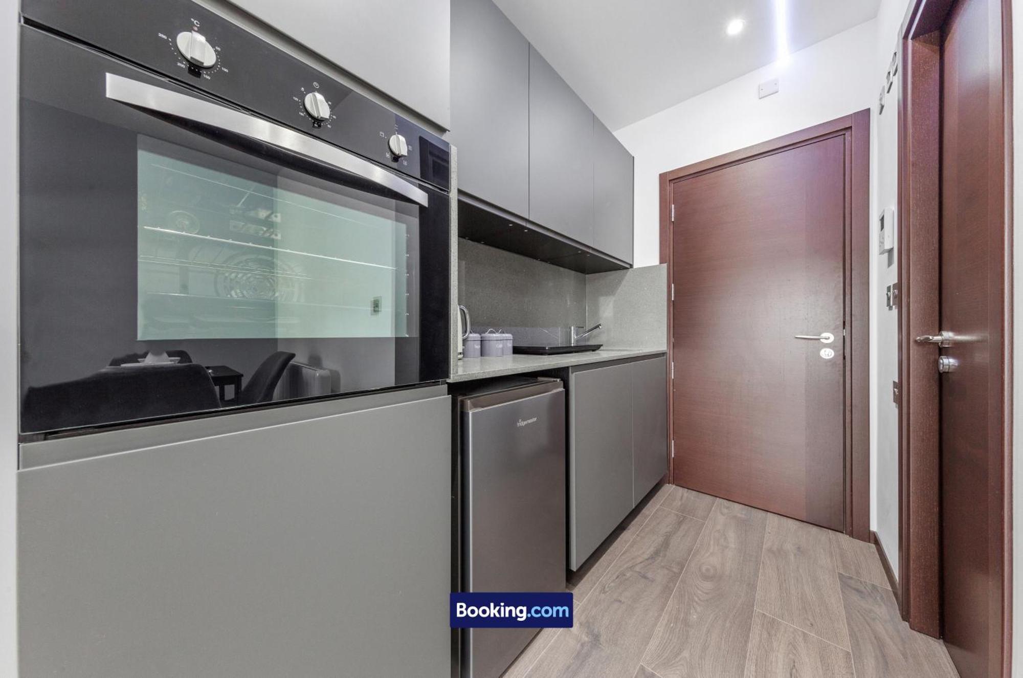 Stylish By Smart Short Lets & Serviced Woodstock With Free Wifi Londres