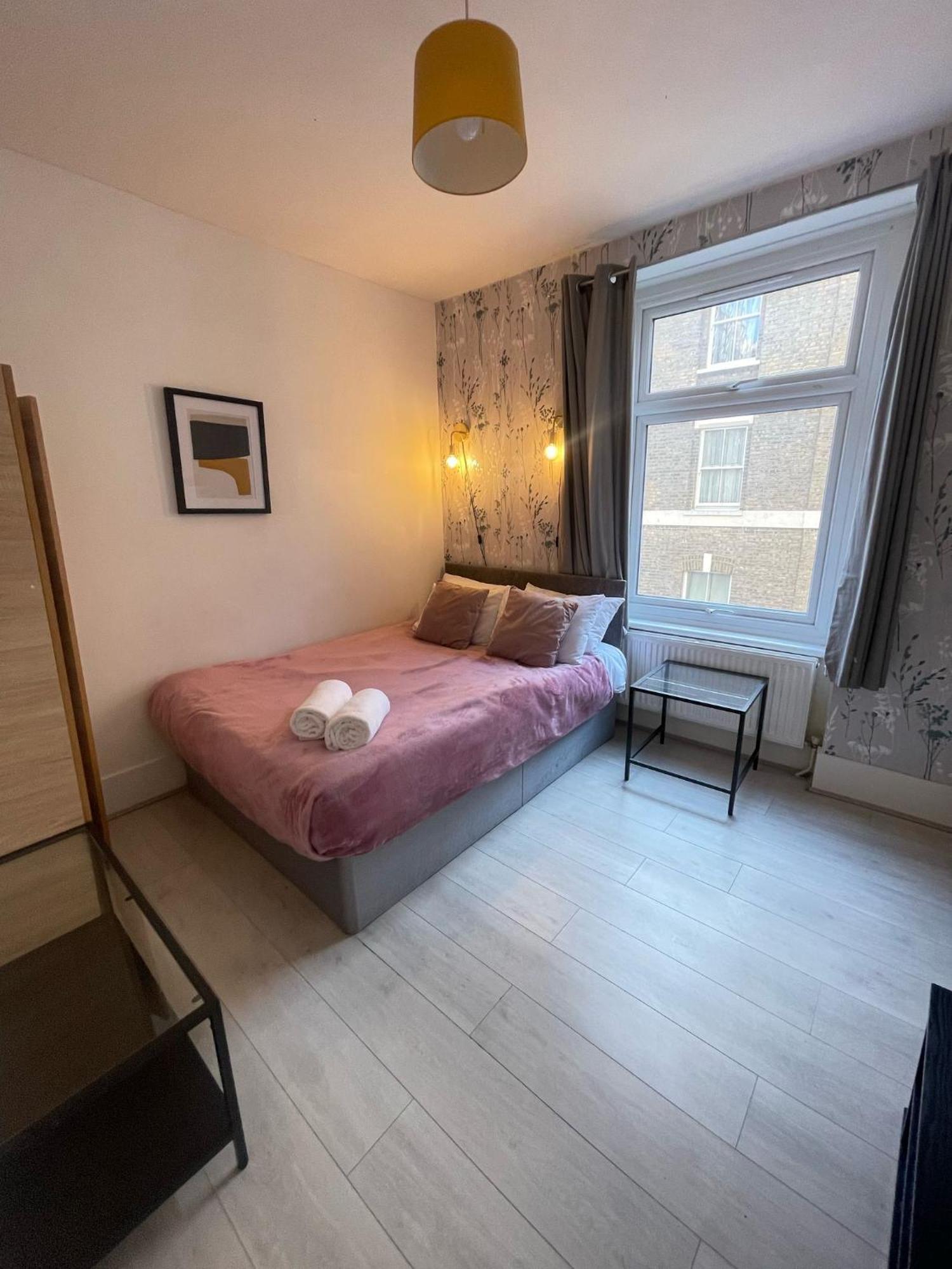 Lovely 2 Bed Flat 2 Floor Miles Londres