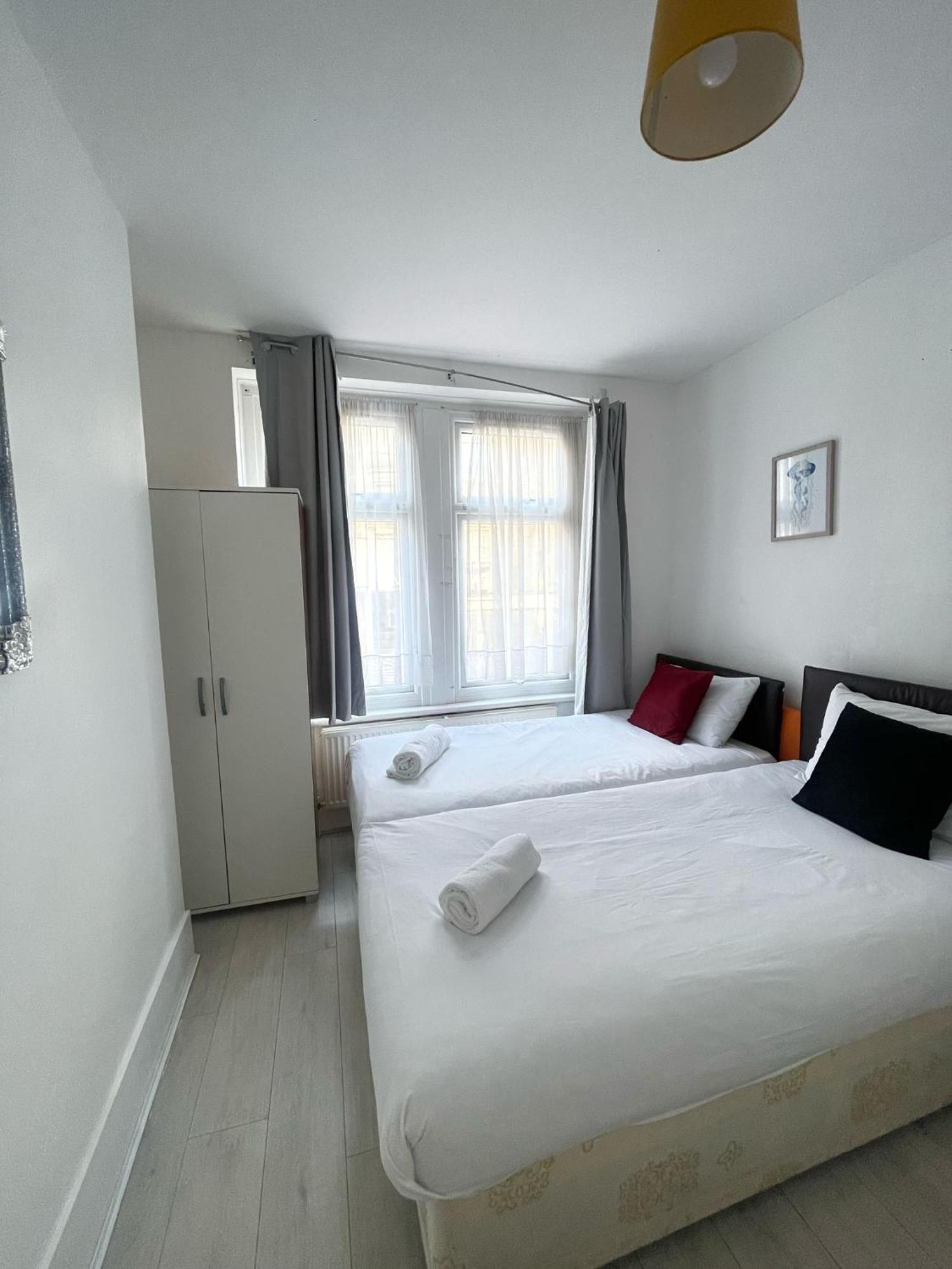 Lovely 2 Bed Flat 2 Floor Miles * Londres