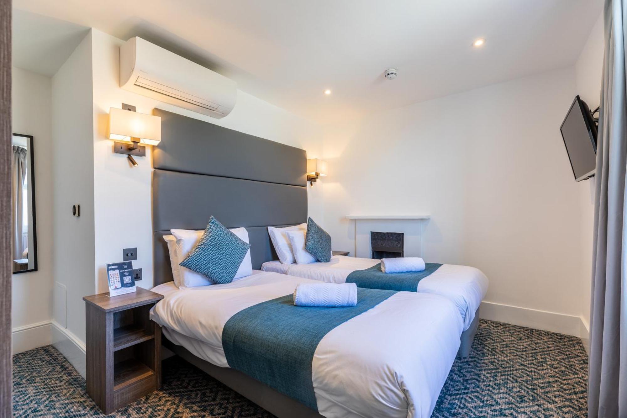 The Chapter - The J Hyde Park Hotel 3*