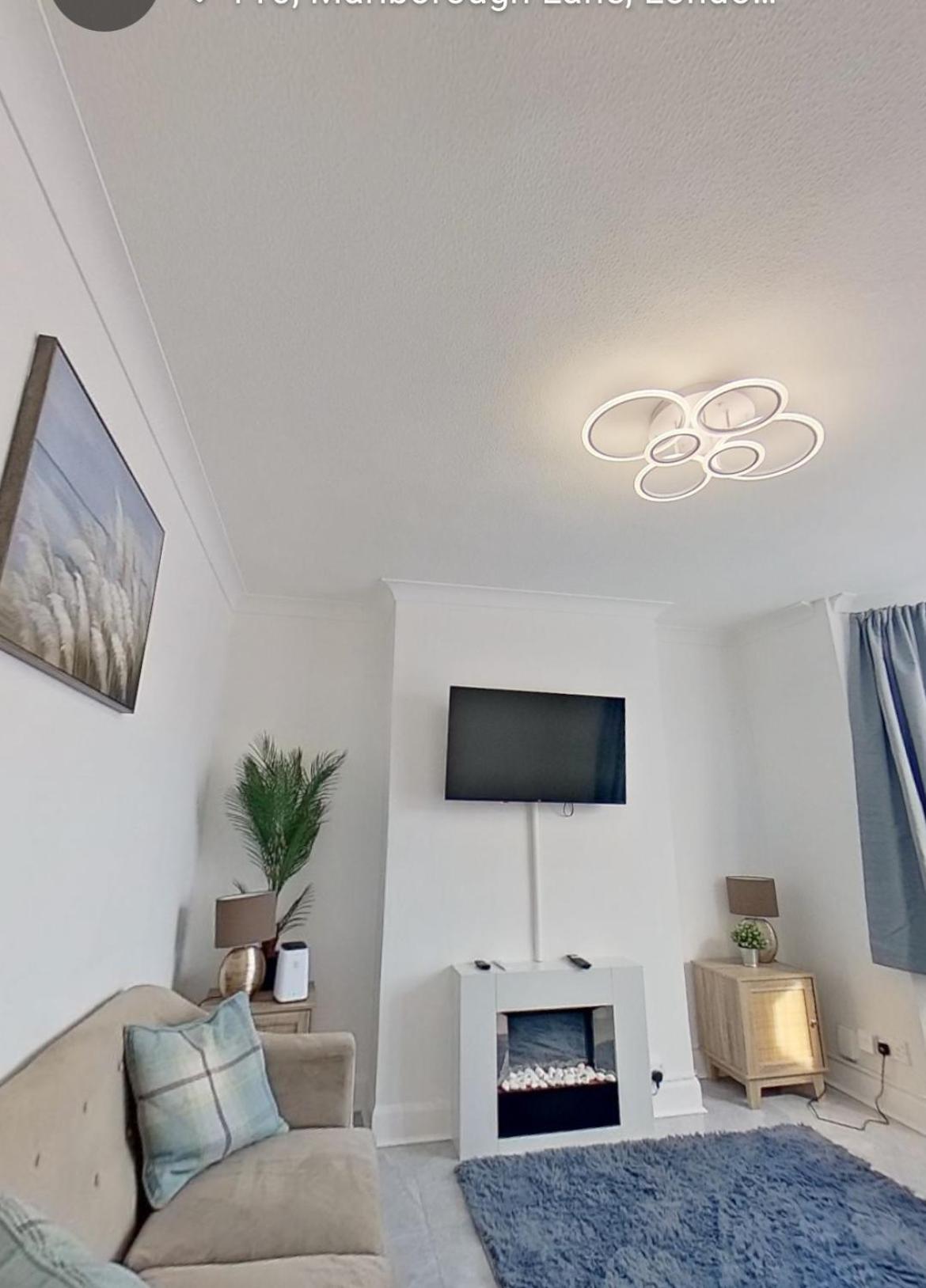 Eejs Stylish 3 Bedroom House - Greenwich