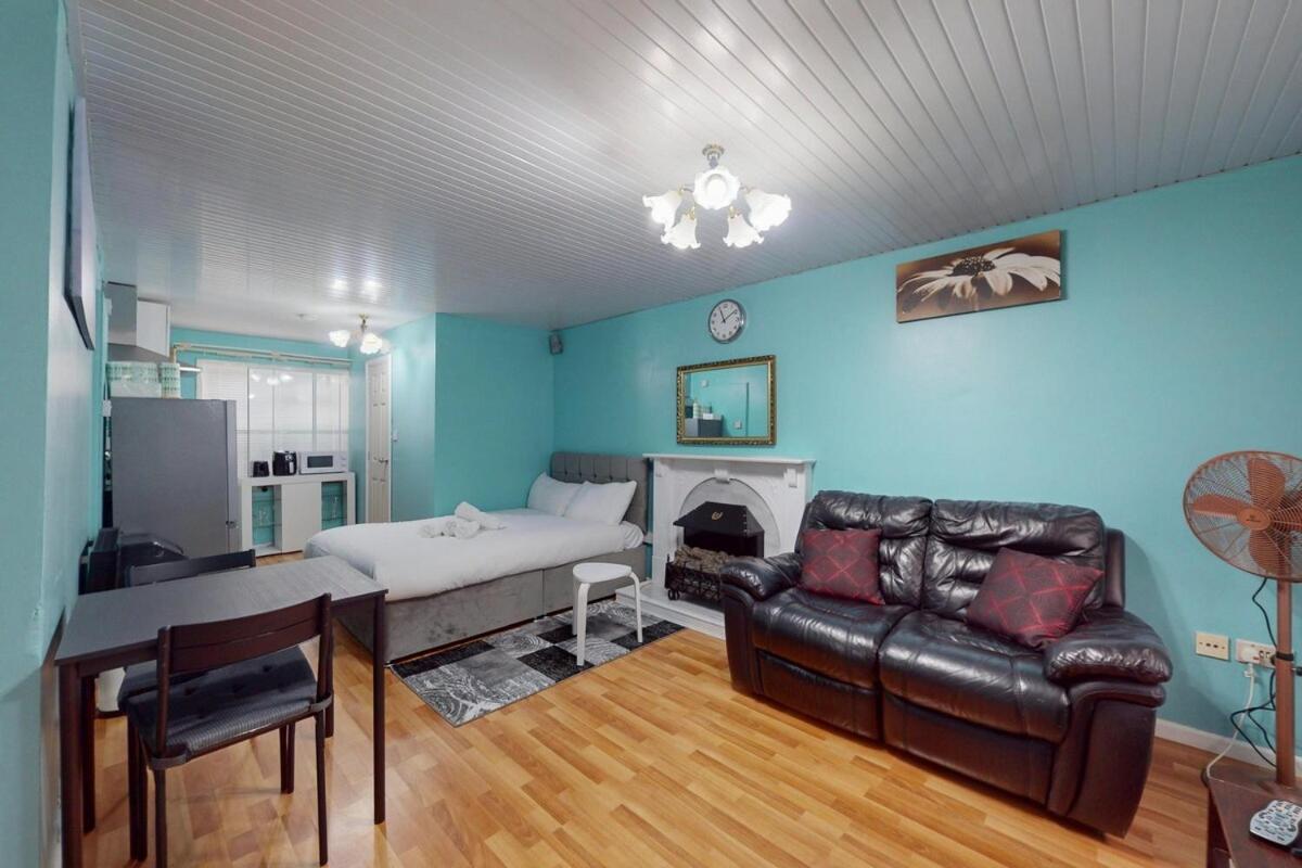 Spacious With Easy Access To The Centre Apartamento *