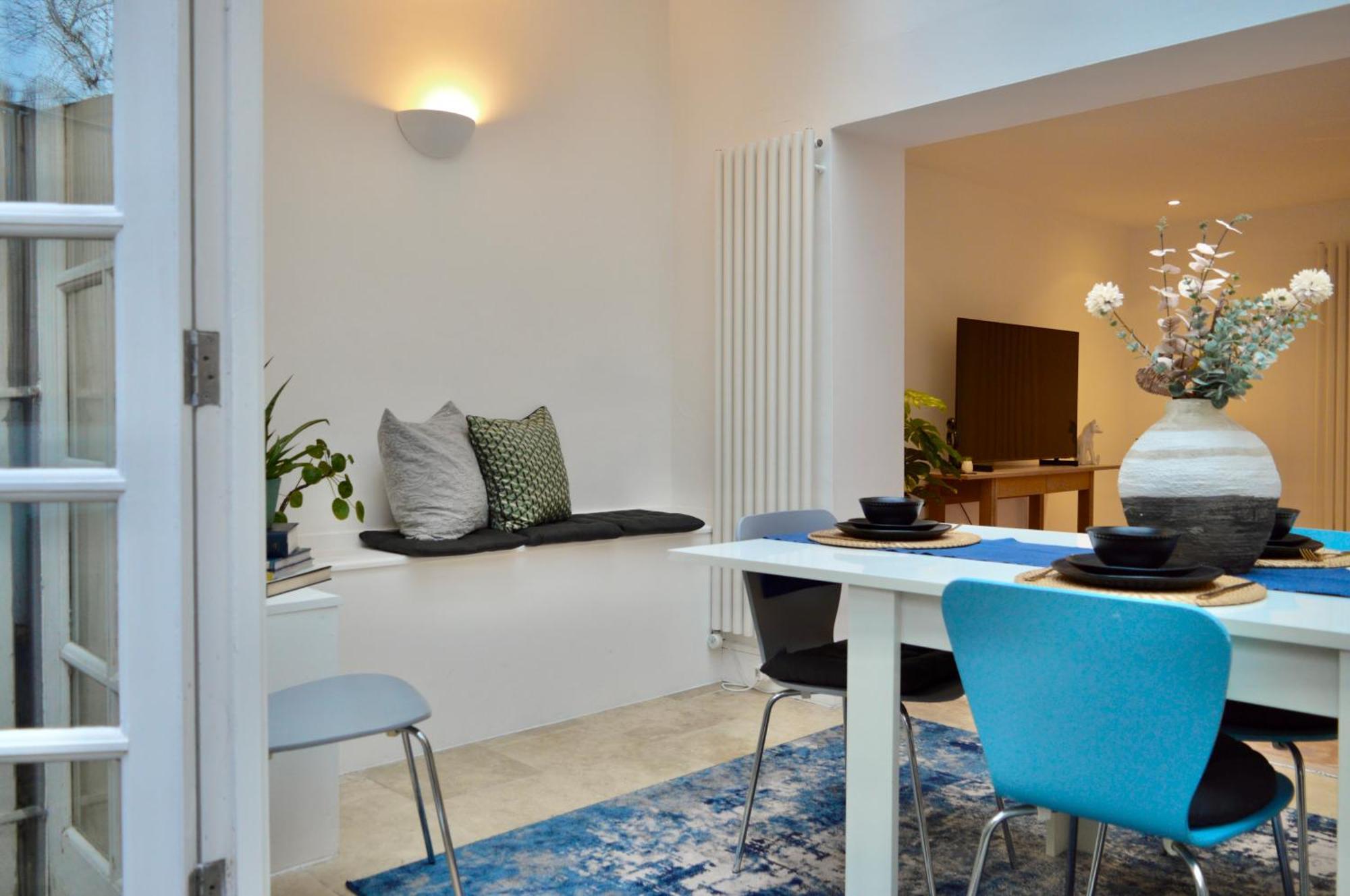 Apartamento Deluxe Maisonette Oval, Sleeps 4, Garden & Hammock 2 Bedrooms - Open For Business Stays, Relocators, Long Stays, Contractors