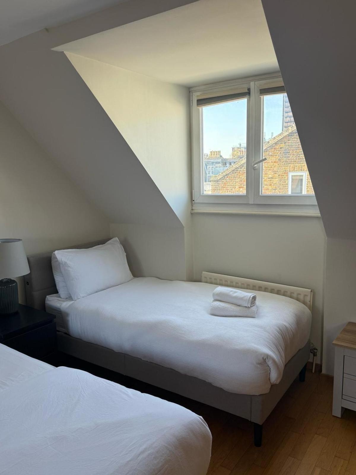 Astonishing House In The Heart Of Fulham Broadway