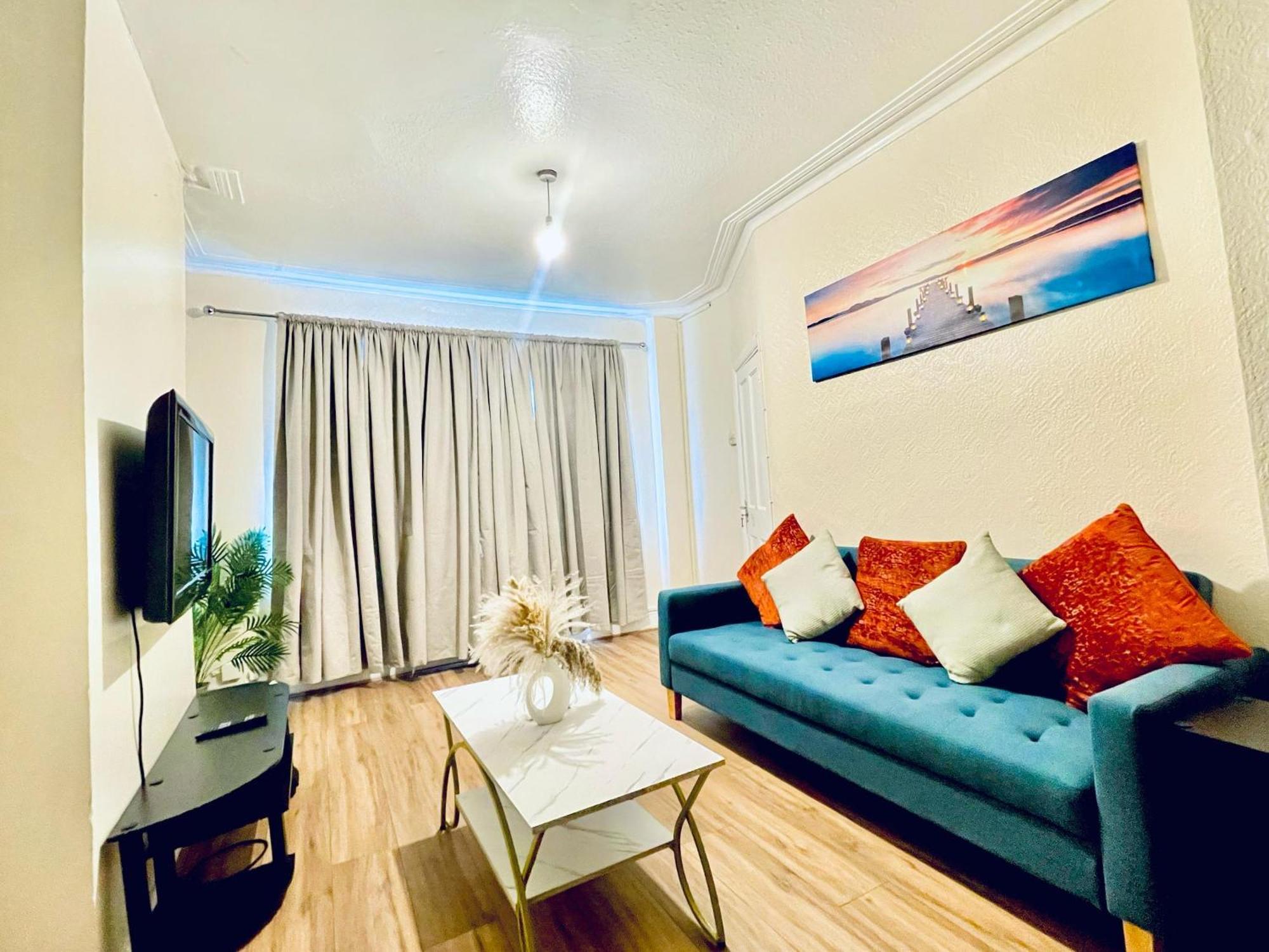 At Plaistow Convenient To Custom House Excel And Free Parking Apartment London