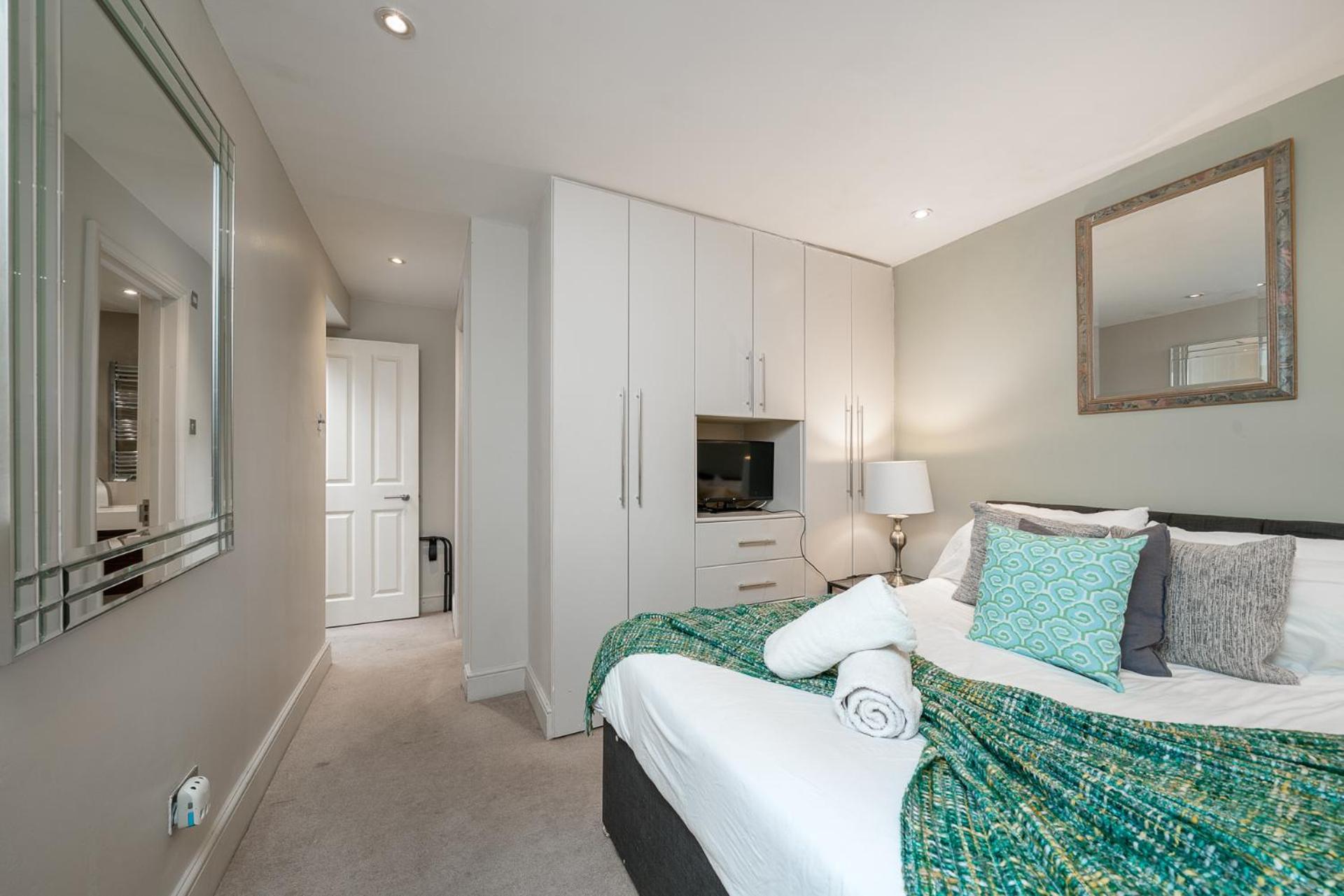 Niru Experience Hidden Gem In Chelsea 2bd 2ba