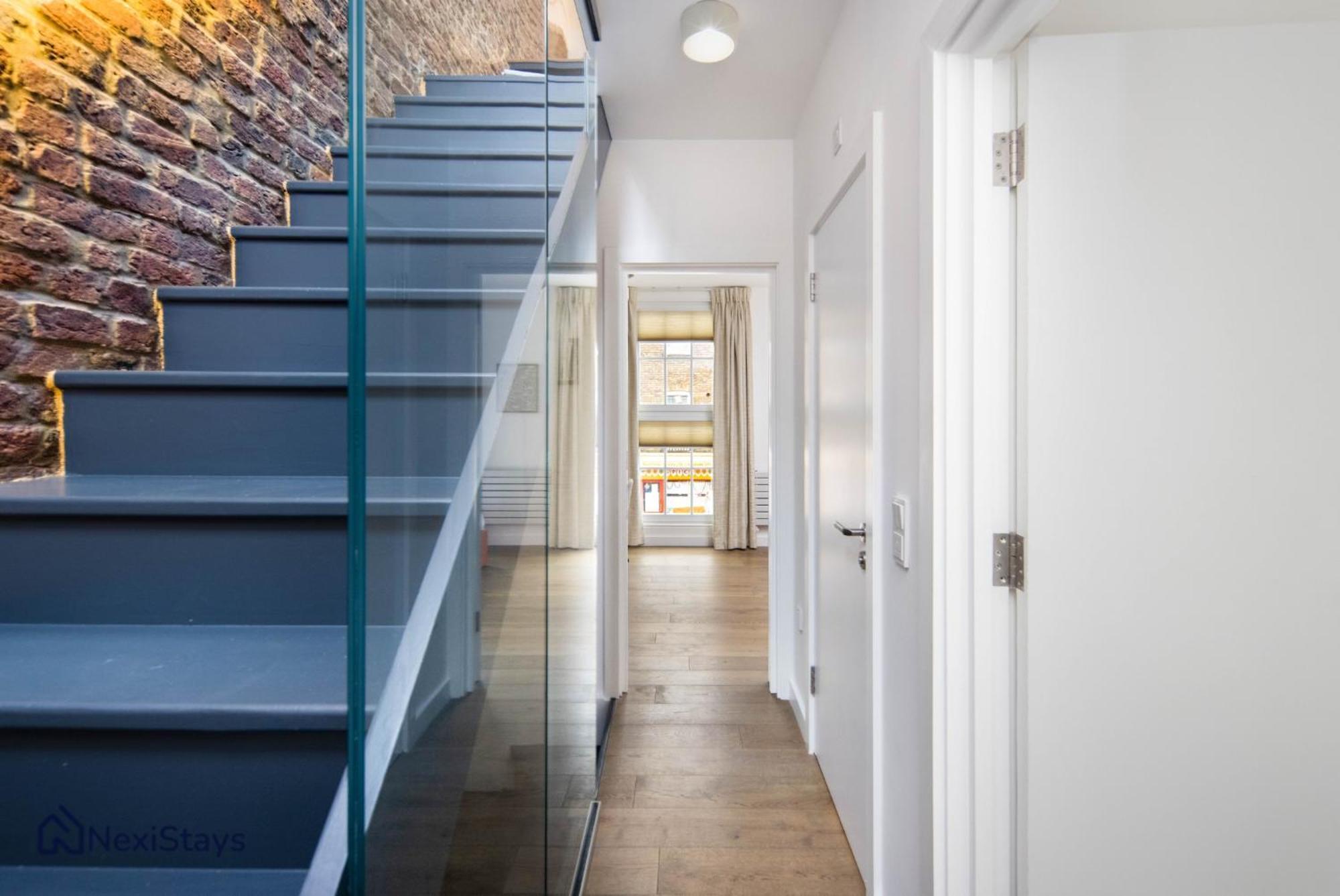 1 Min Walk To Euston Station, Modern Townhouse