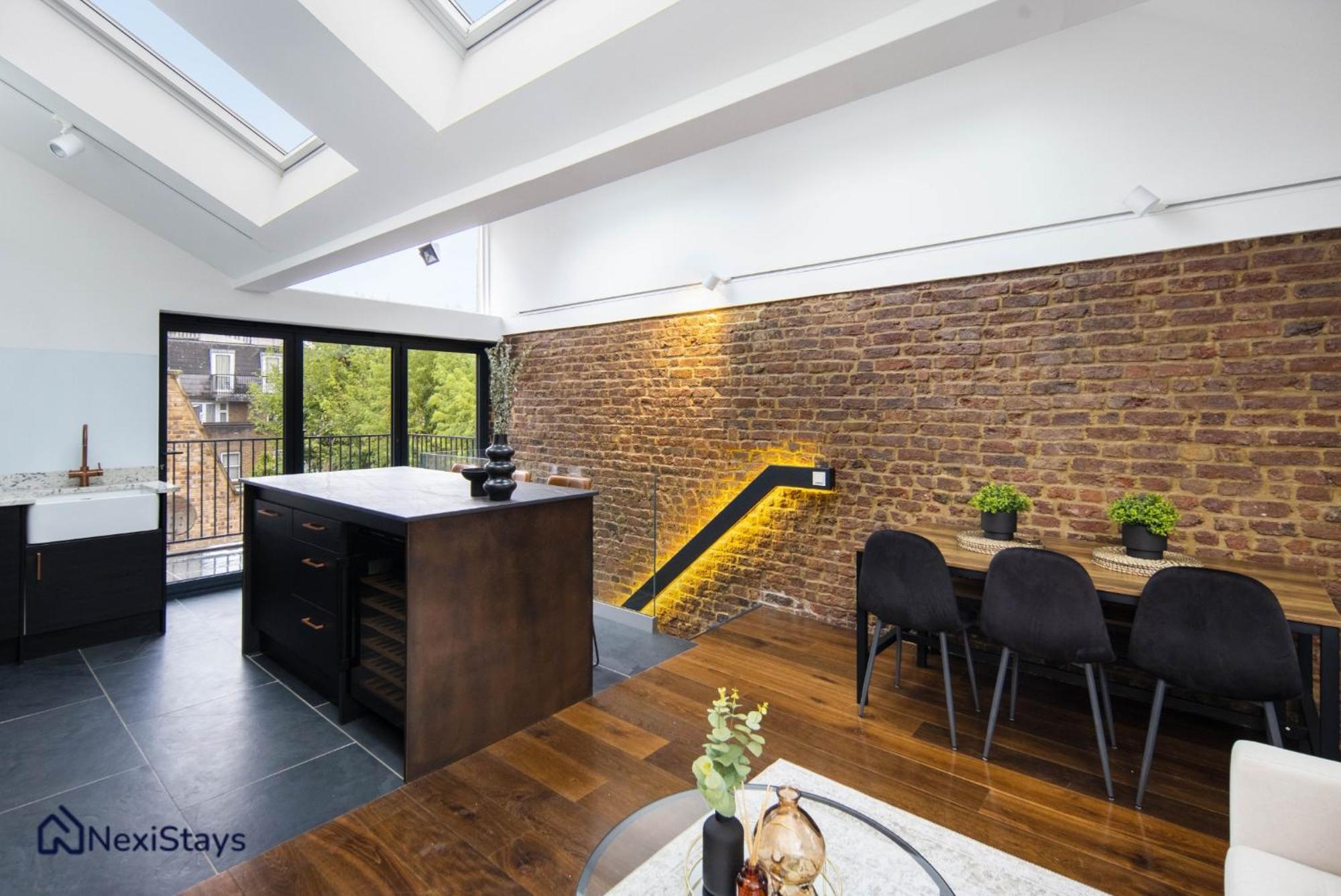 1 Min Walk To Euston Station, Modern Townhouse *