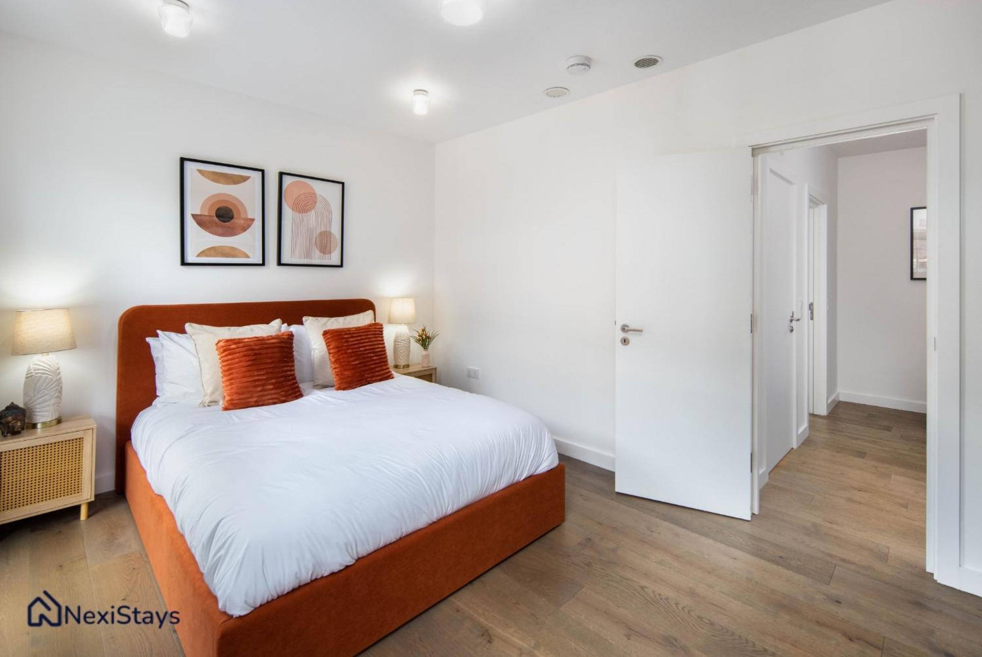 1 Min Walk To Euston Station, Modern Townhouse