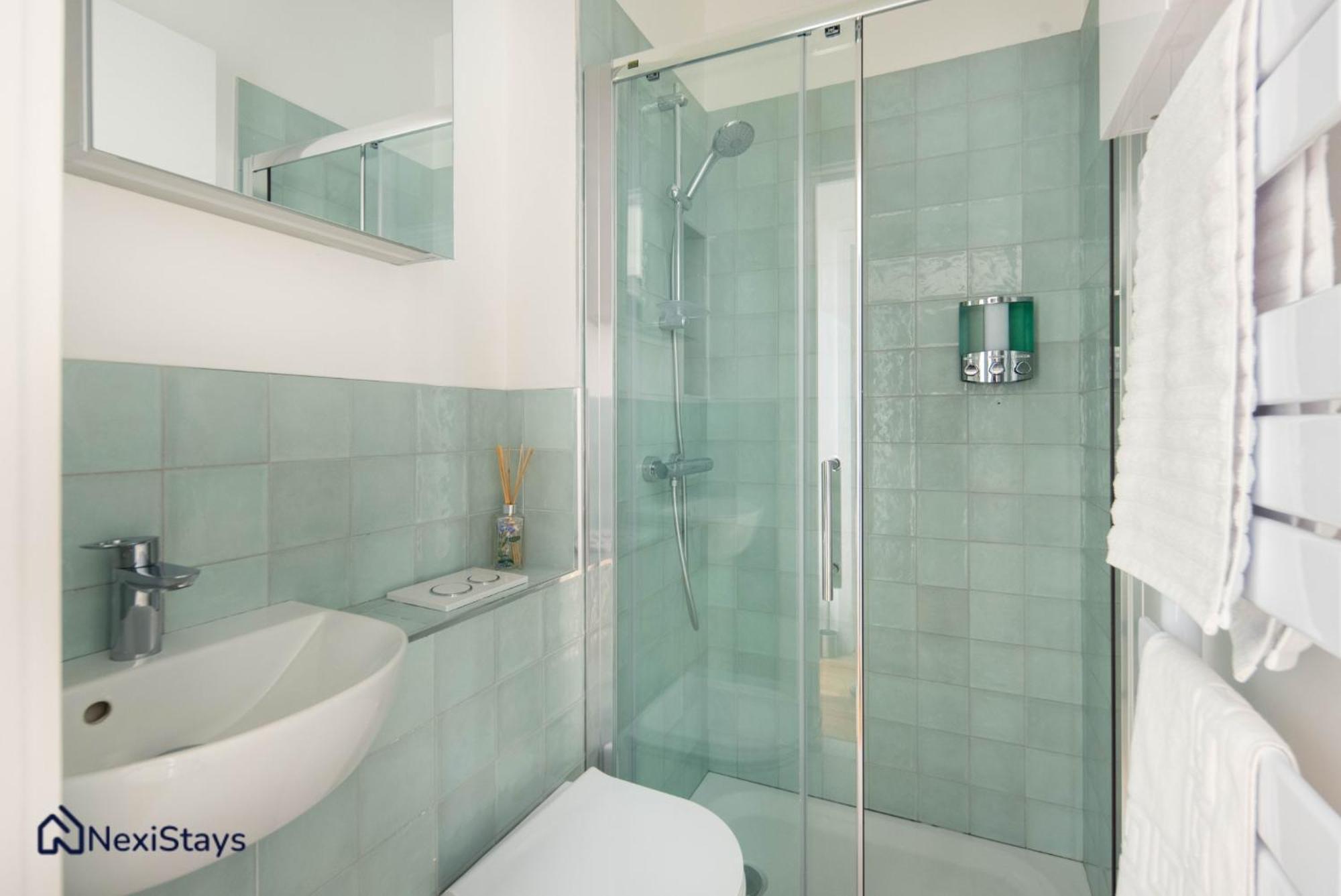 1 Min Walk To Euston Station, Modern Townhouse *