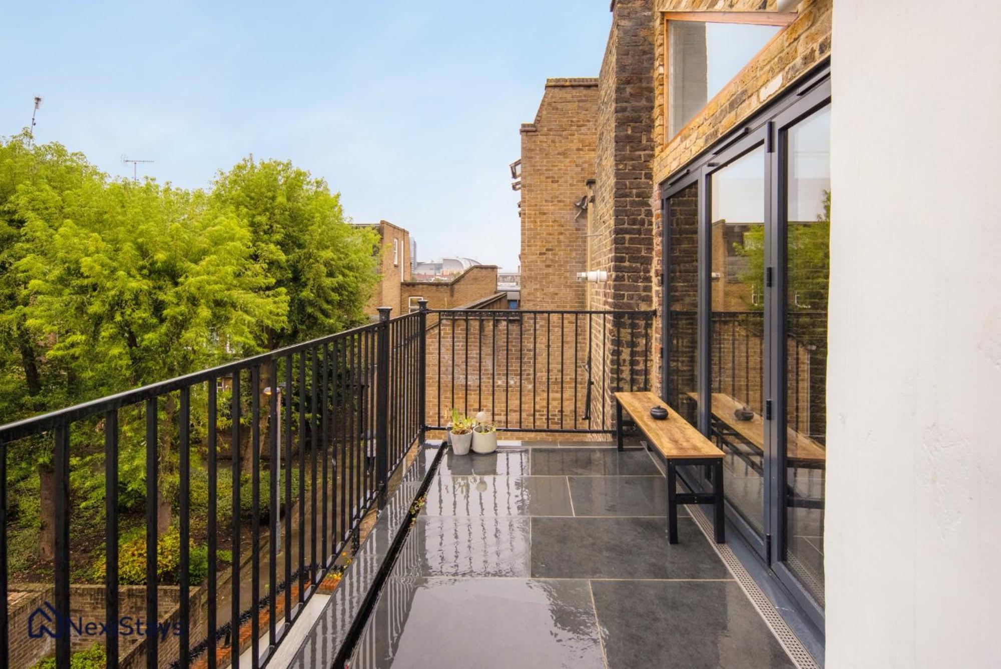 1 Min Walk To Euston Station, Modern Townhouse