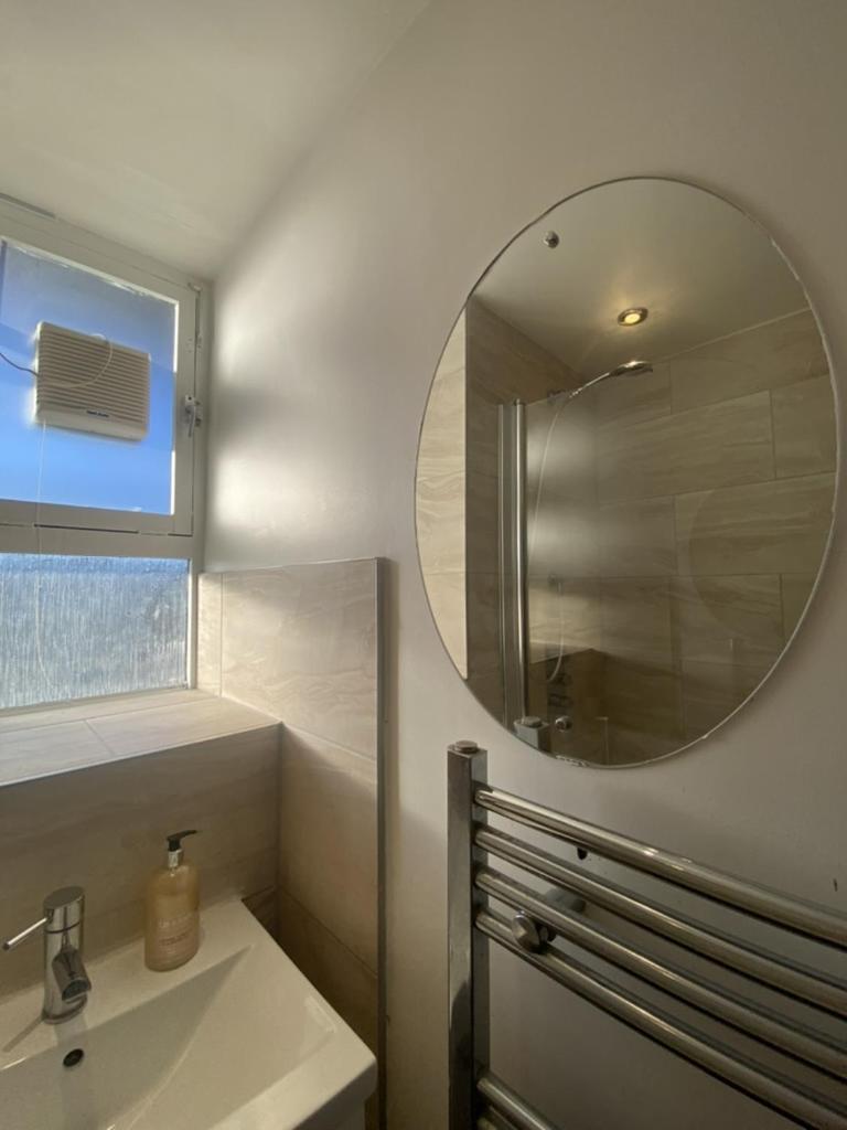 Entire Spacious - Close To Appartement Londres