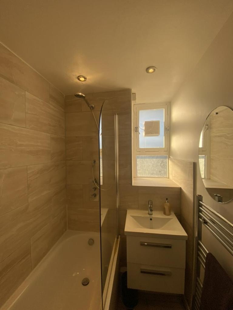 Entire Spacious - Close To * Londres