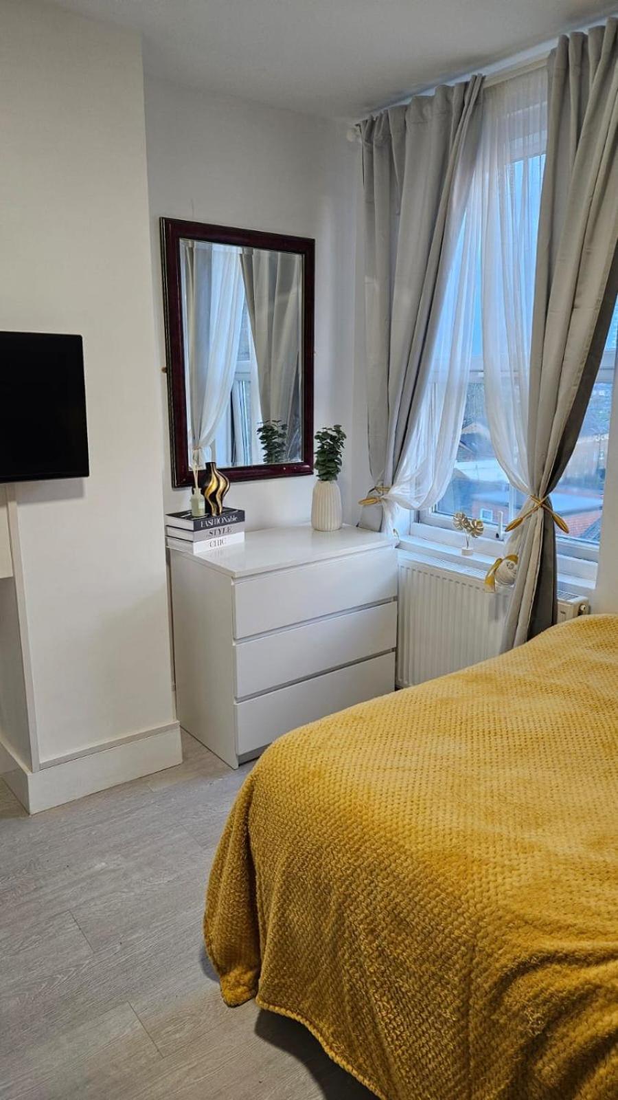 Spacious With Separate The Kitchen 4a Londres
