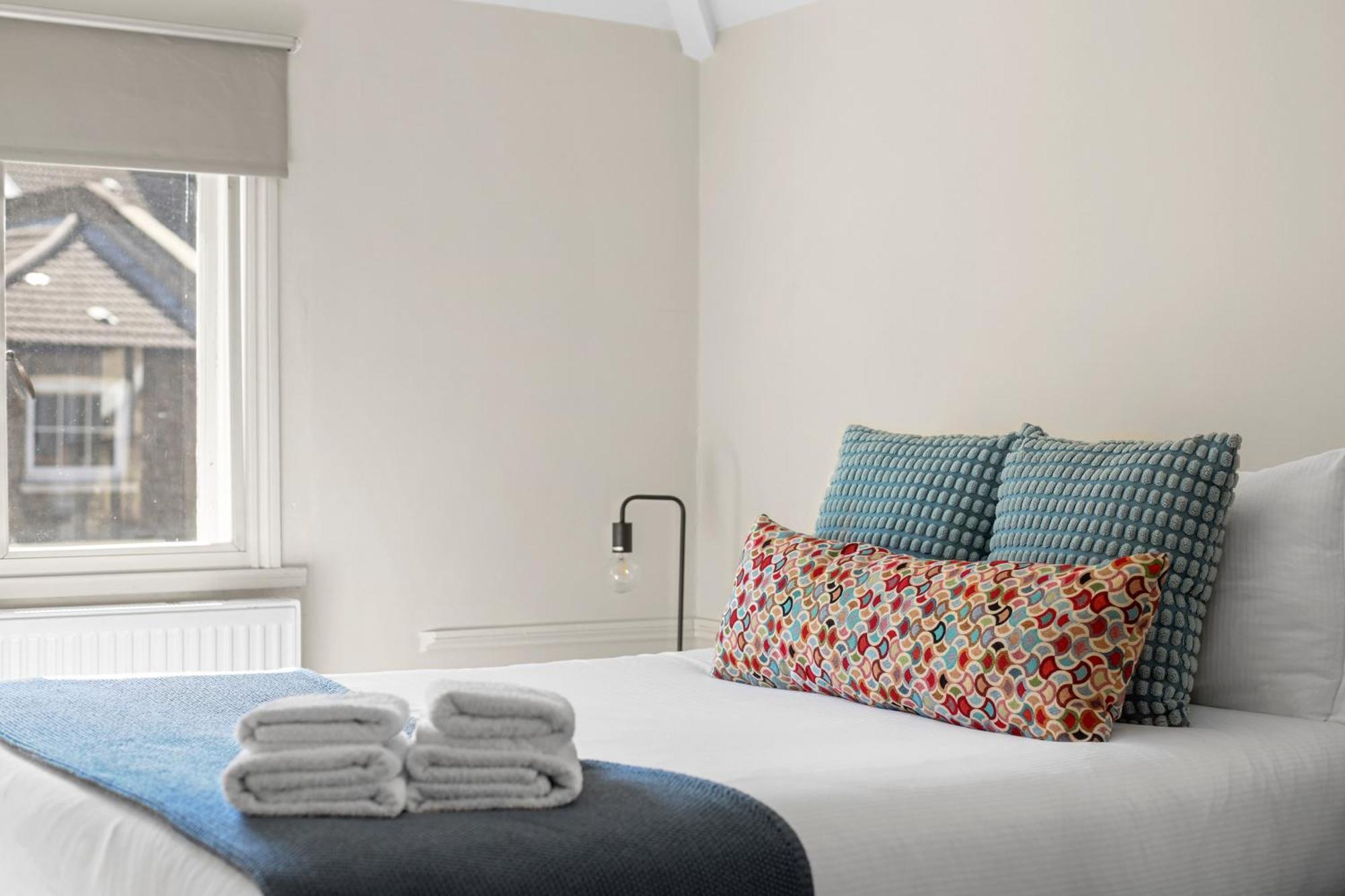 Stylish Private And Ensuite Near The Oval *