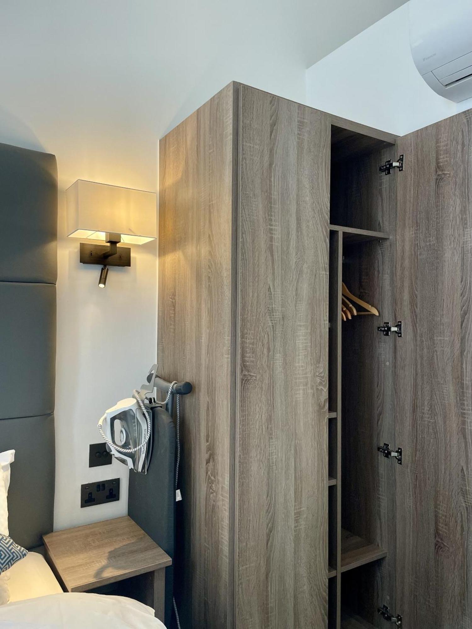 Hotel The Chapter - The J Hyde Park 3*