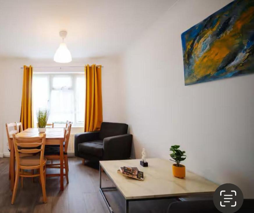 Coolfin House - 3 Bedroom Near Excel & Custom House Station Сasa de vacaciones *