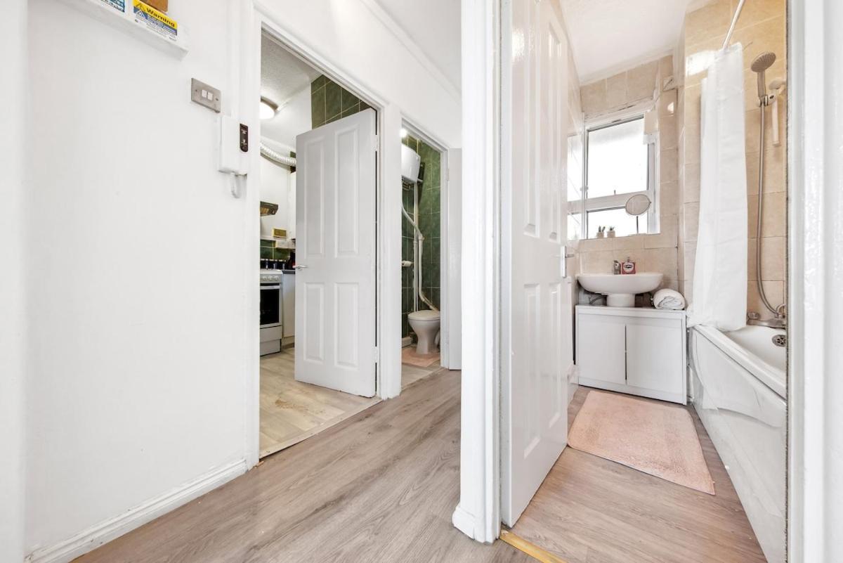 2 Bed Sleeps 7 Comfort Style Combined * Londres