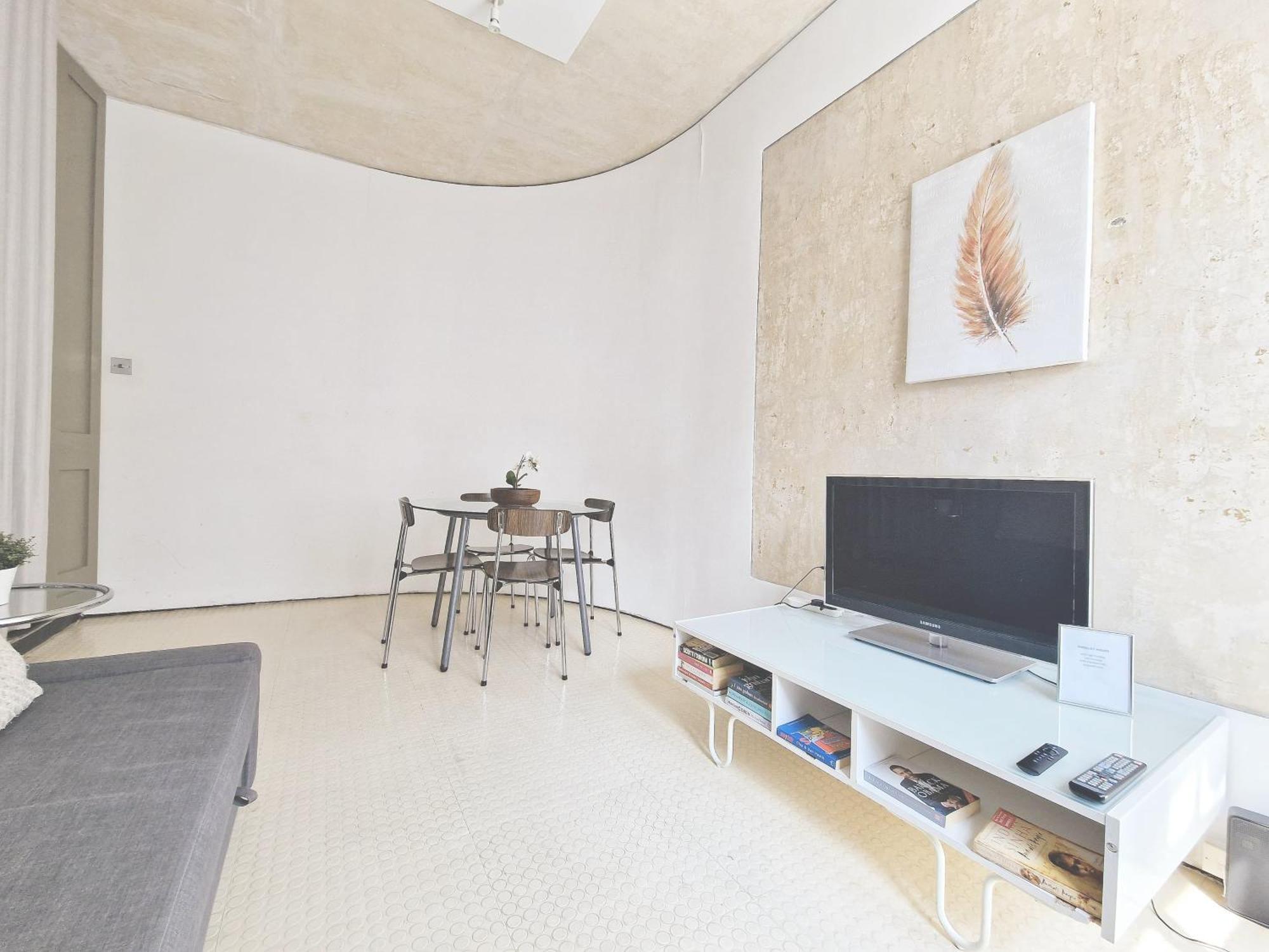1 Bedroom Flat In Kings Cross *