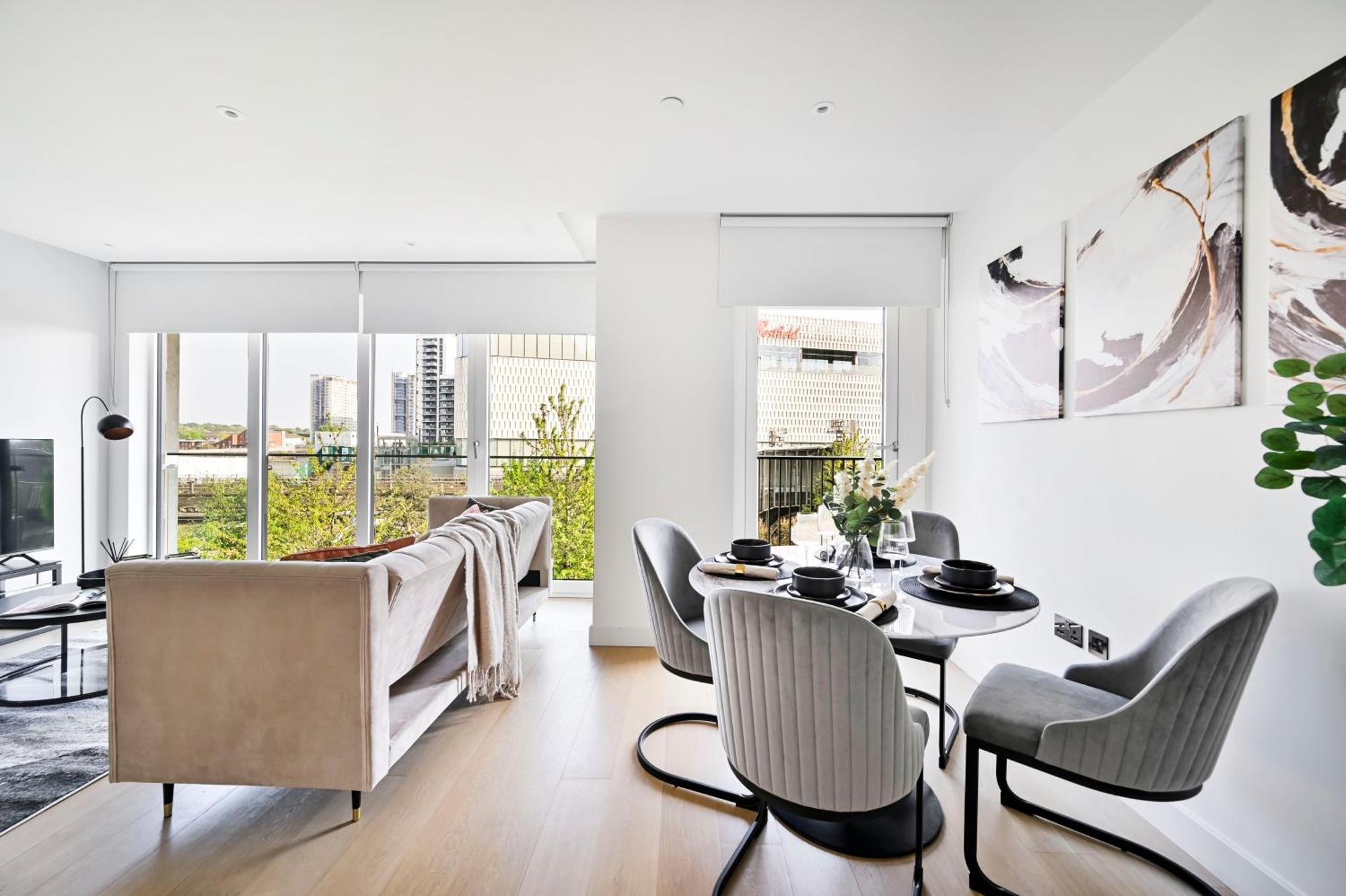 Exotic Two Bedroom Apartment -West London -Steps To Tube, Westfield Appartement