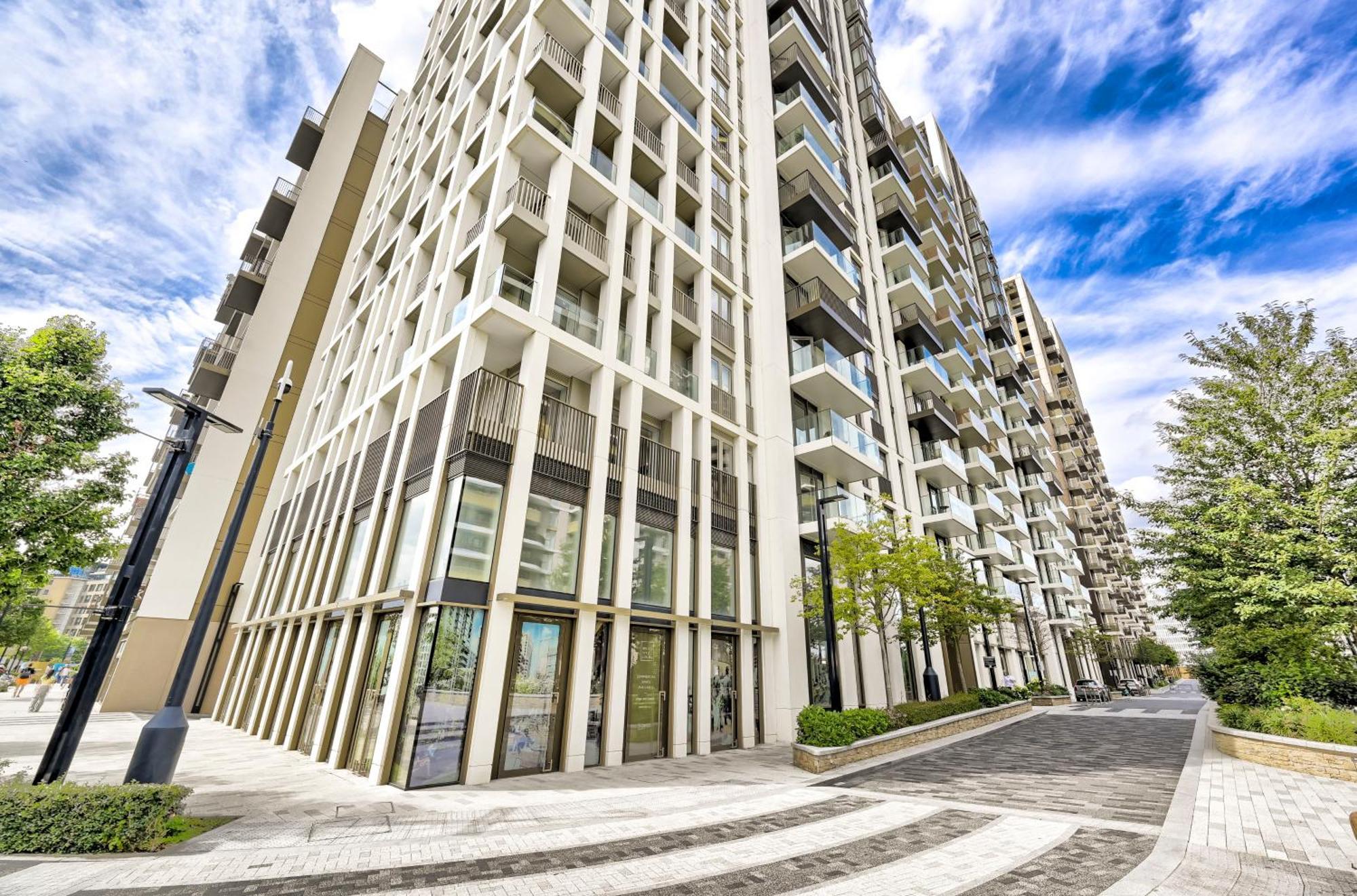 Exotic Two Bedroom Apartment -West London -Steps To Tube, Westfield Appartement