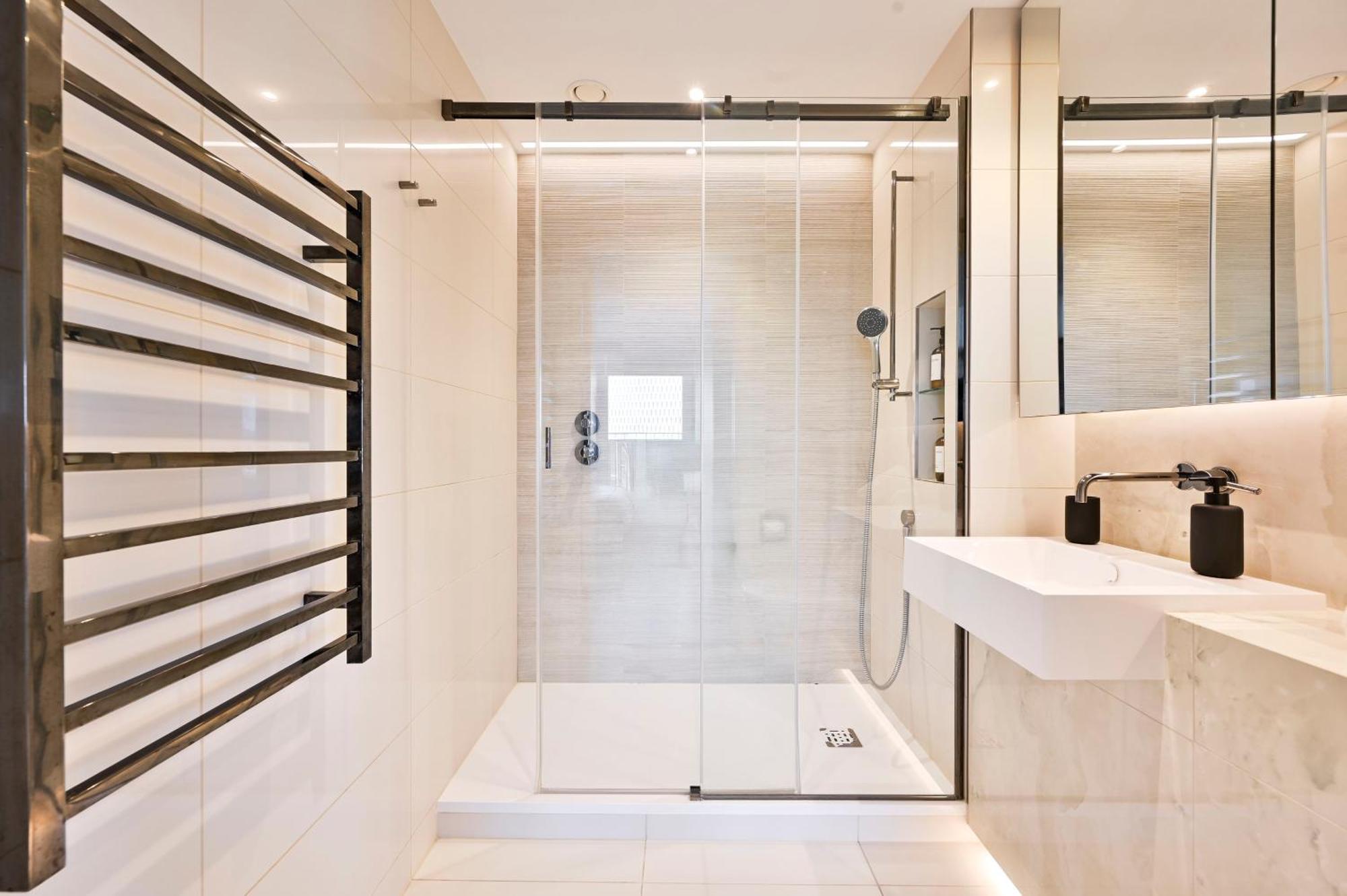 Exotic Two Bedroom Apartment -West London -Steps To Tube, Westfield Appartement *
