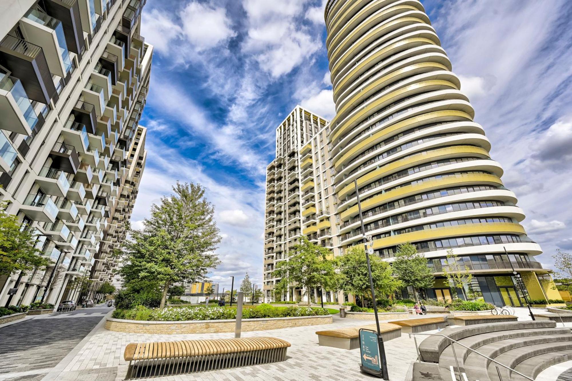 Exotic Two Bedroom Apartment -West London -Steps To Tube, Westfield * Londres
